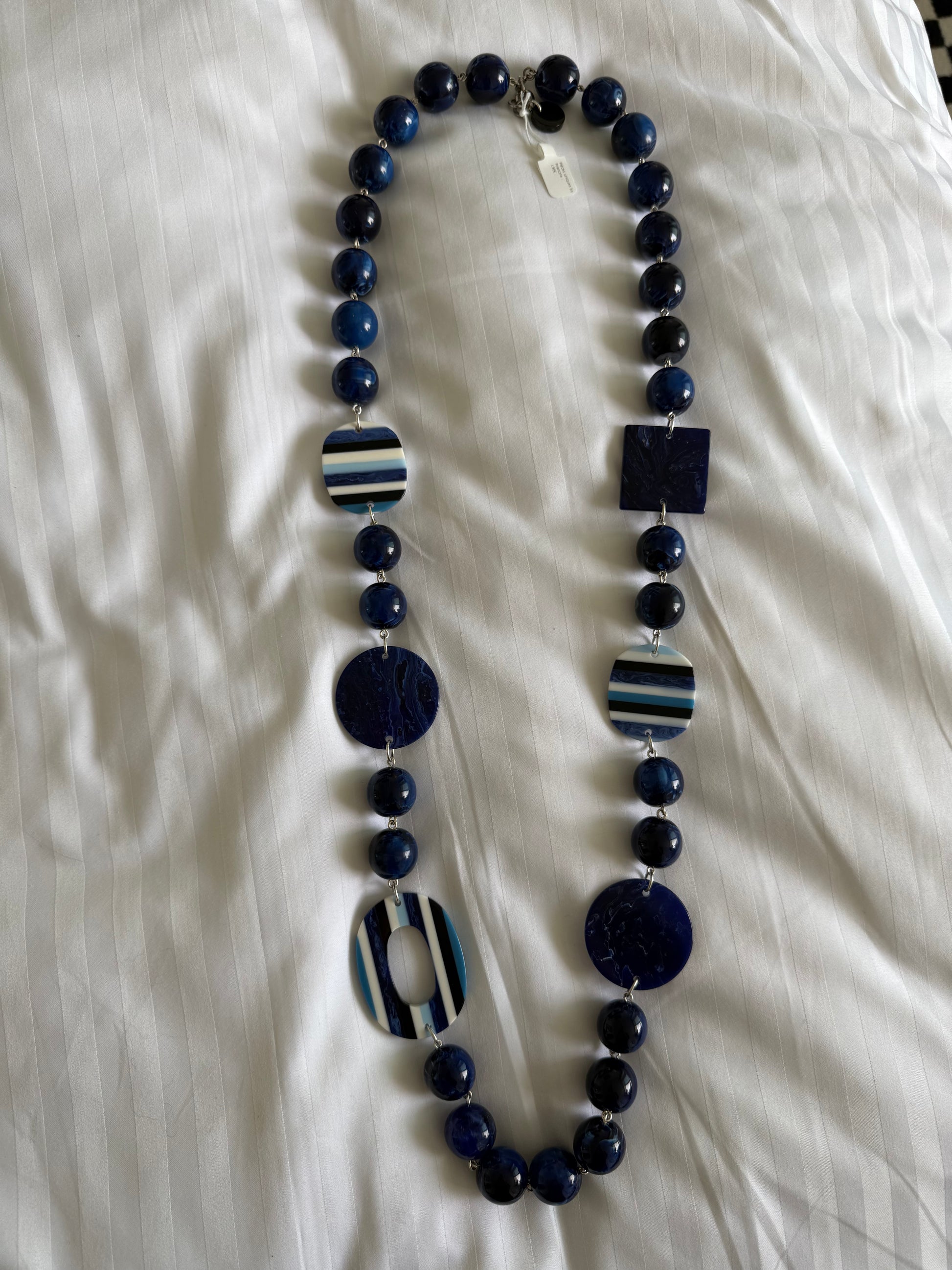 Sautoir FRANCINE BRAMLI: Bleu style lapis lazuli et résine .