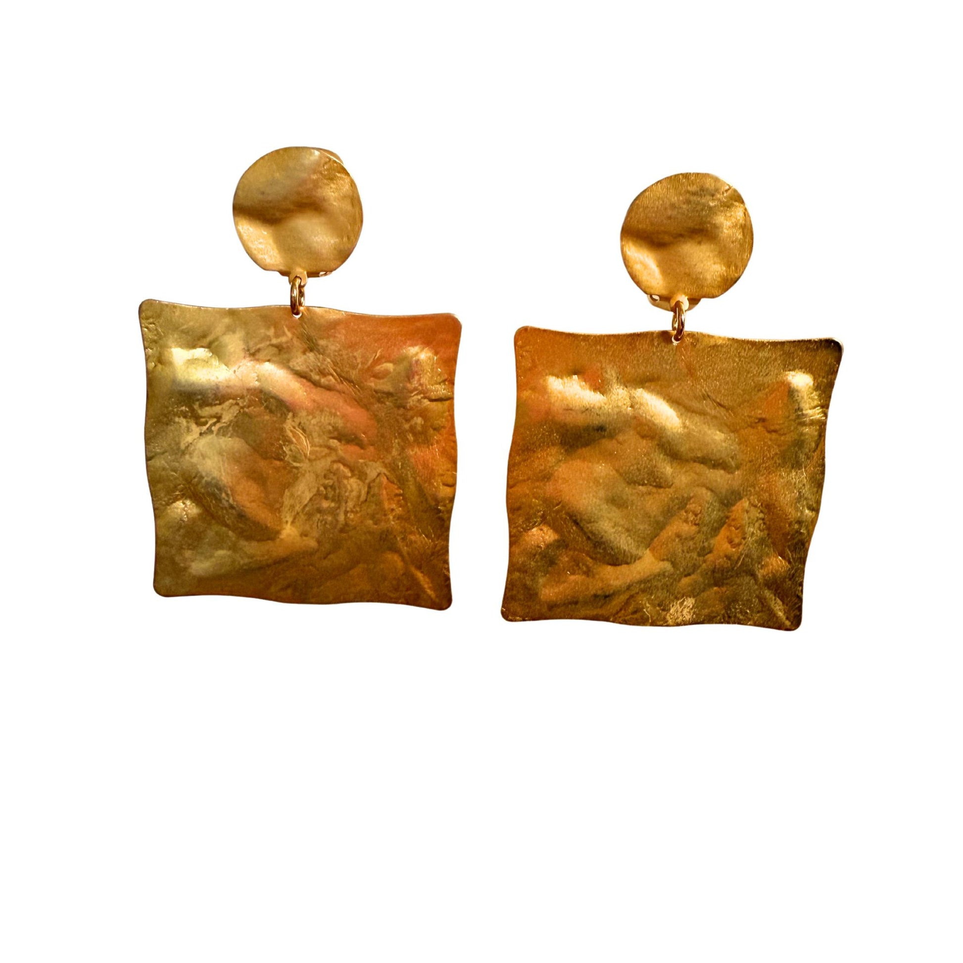 BOUCLES D'OREILLES FRANCINE BRAMLI: CABOCHON ROND ET CARRÉ MARTELÉ
