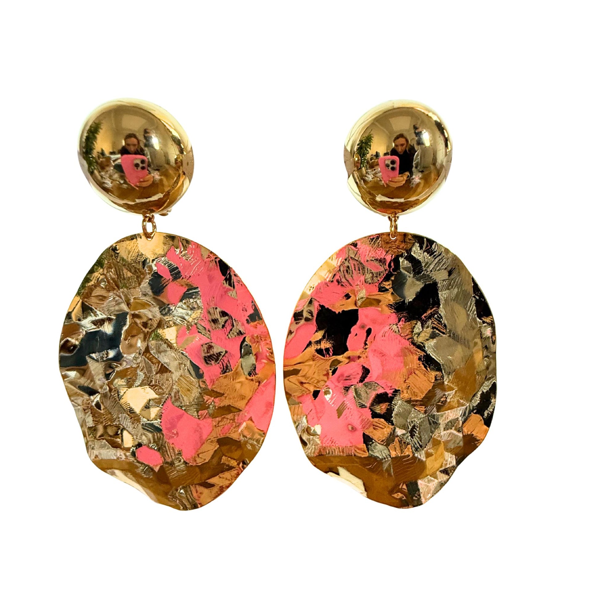 BOUCLES D'OREILLES FRANCINE BRAMLI: GRANDES PLAQUE DORÉ MARTELÉ