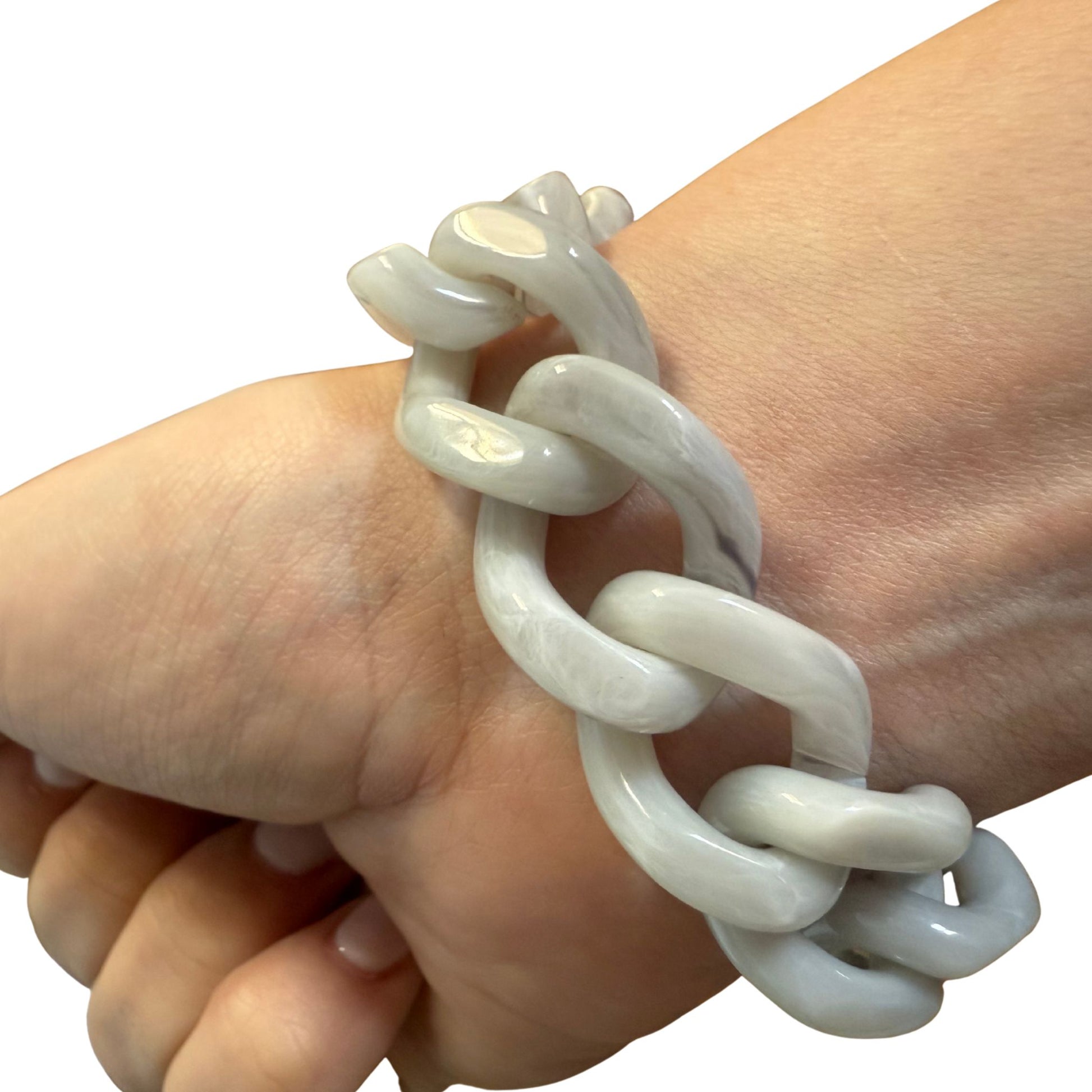 BRACELET FRANCINE BRAMLI: MAILLON GRIS MARBRÉ AVEC CHARM COEUR EN CRISTAL