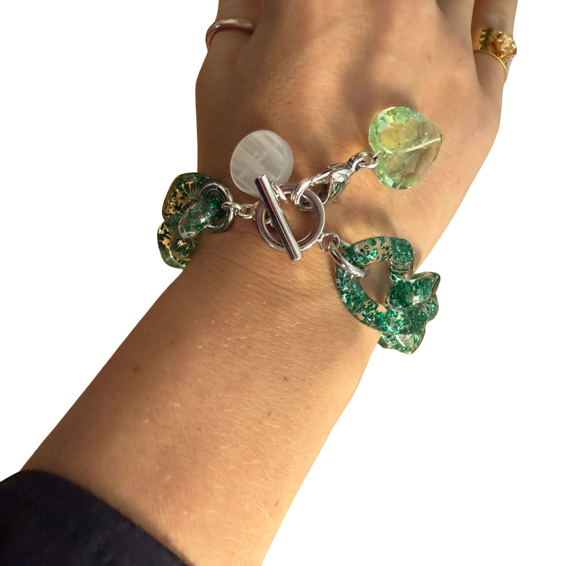 BRACELET FRANCINE BRAMLI: MAILLON VERT PAILLETES ET CHARM CRISTAL VERT PÂLE