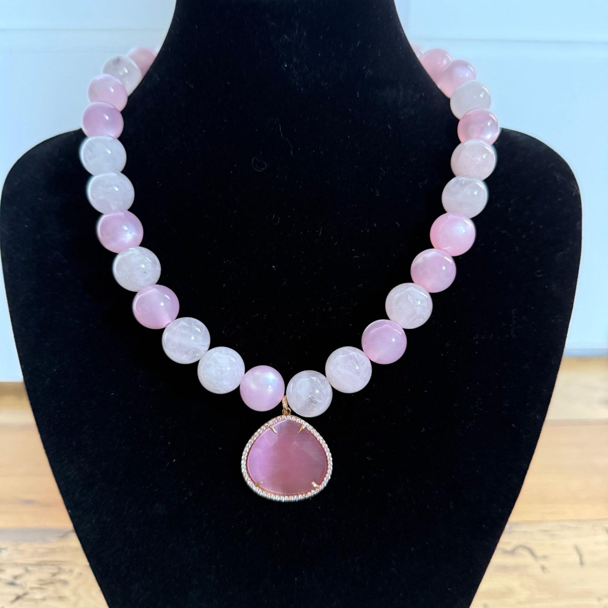 COLLIER FRANCINE BRAMLI: ROSE ET QUARTZ ROSE AVEC PAVAGE