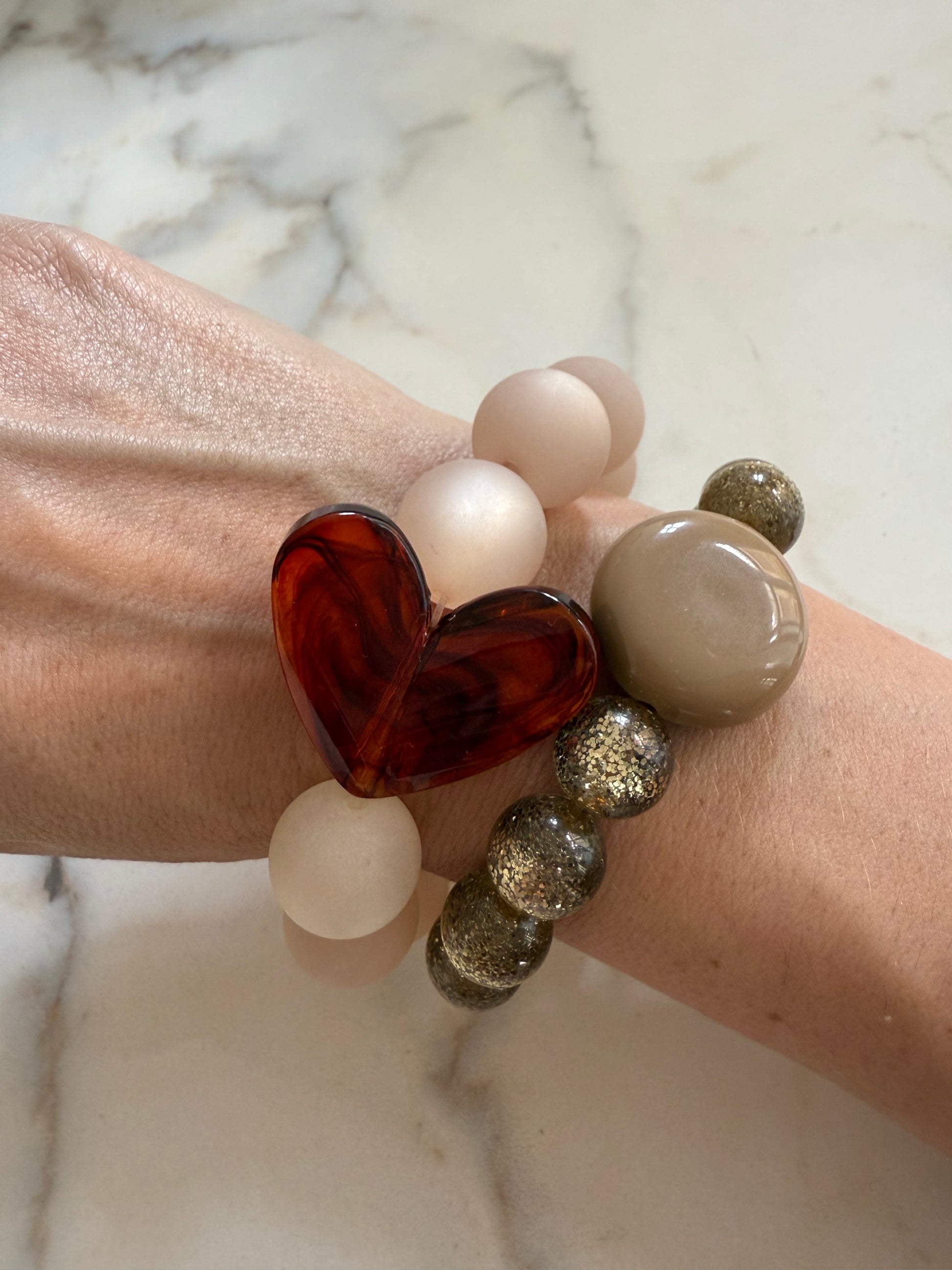 BRACELET BY GIGI: PERLES STRASS KAKI ET ELEMENT OLIVE