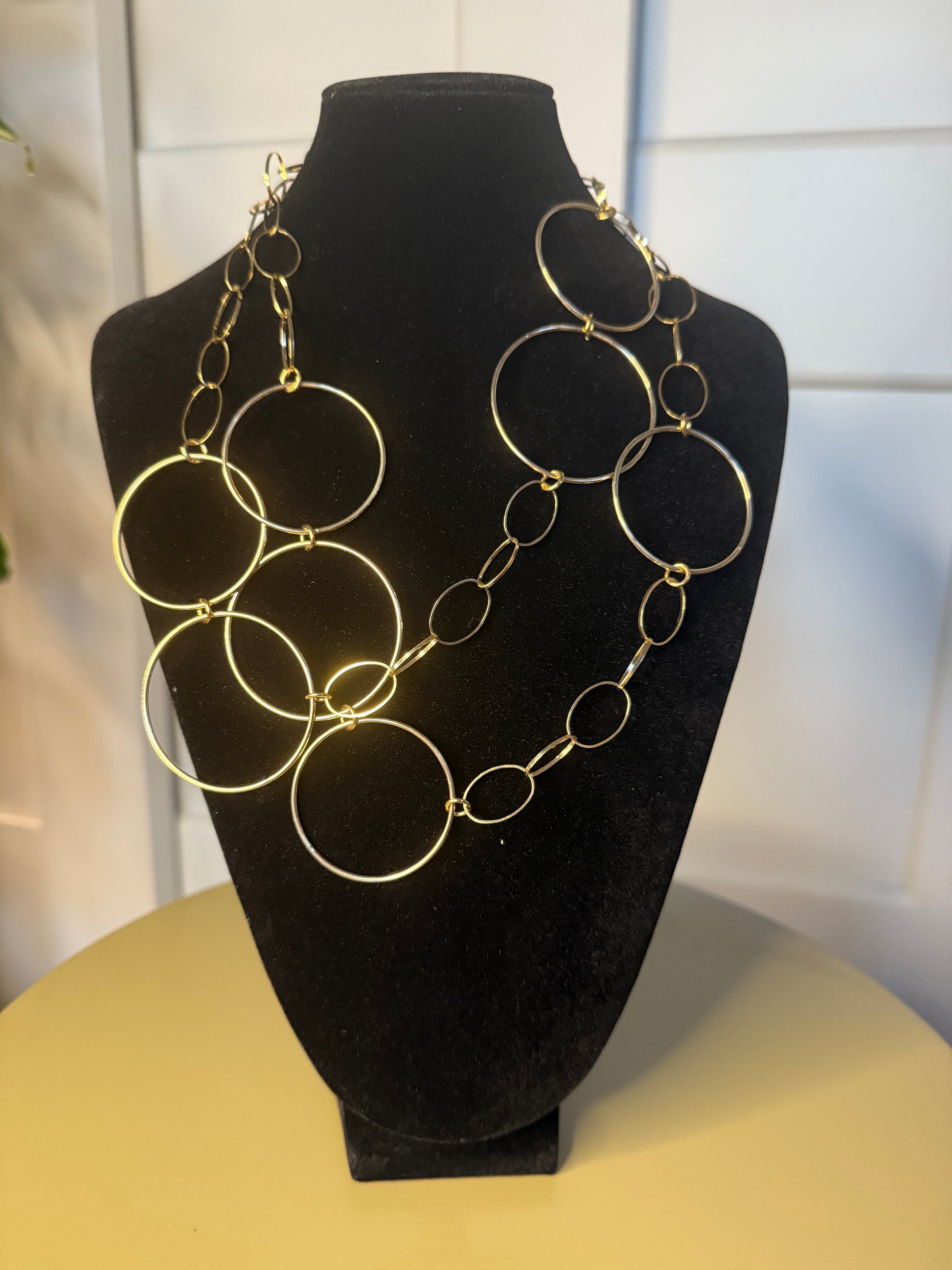 COLLIER FRANCINE BRAMLI: SAUTOIR FIN DORÉ AVEC ÉLÉMENTS RONDS ET OVALES