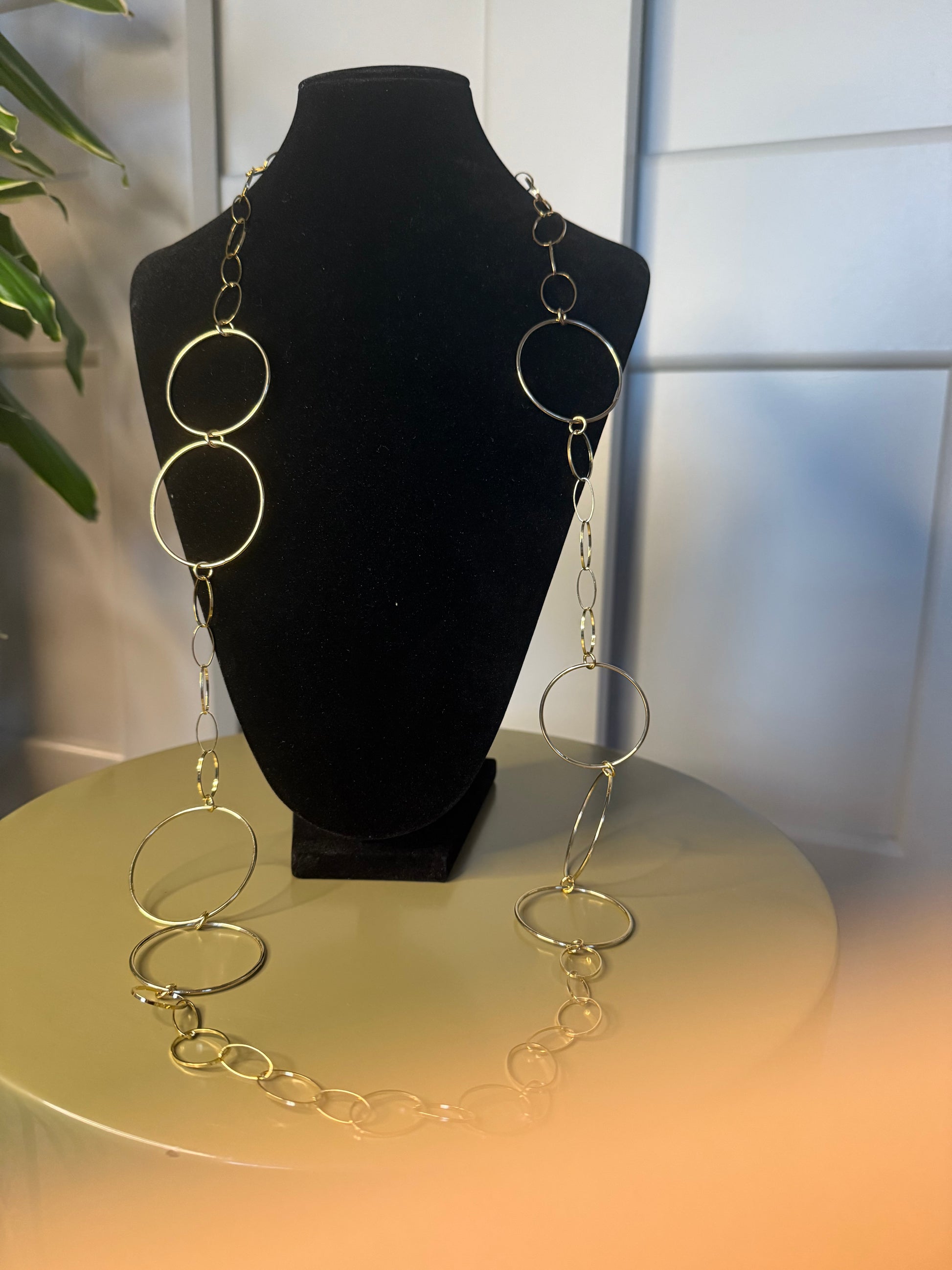 COLLIER FRANCINE BRAMLI: SAUTOIR FIN DORÉ AVEC ÉLÉMENTS RONDS ET OVALES