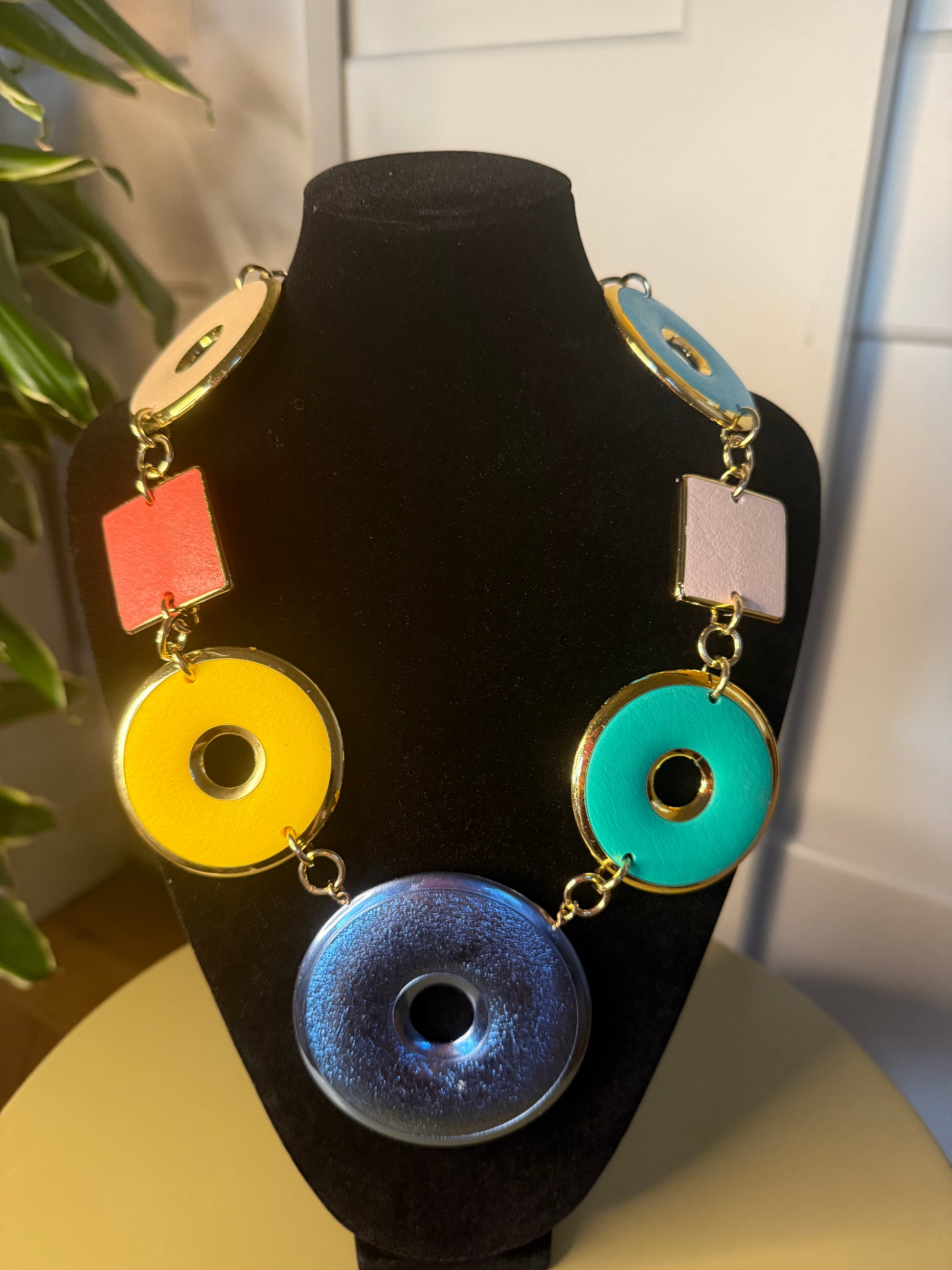 COLLIER FANCINE BRAMLI: LONG AVEC GROS ELEMENTS DE COULEURS EFFET VINTAGE