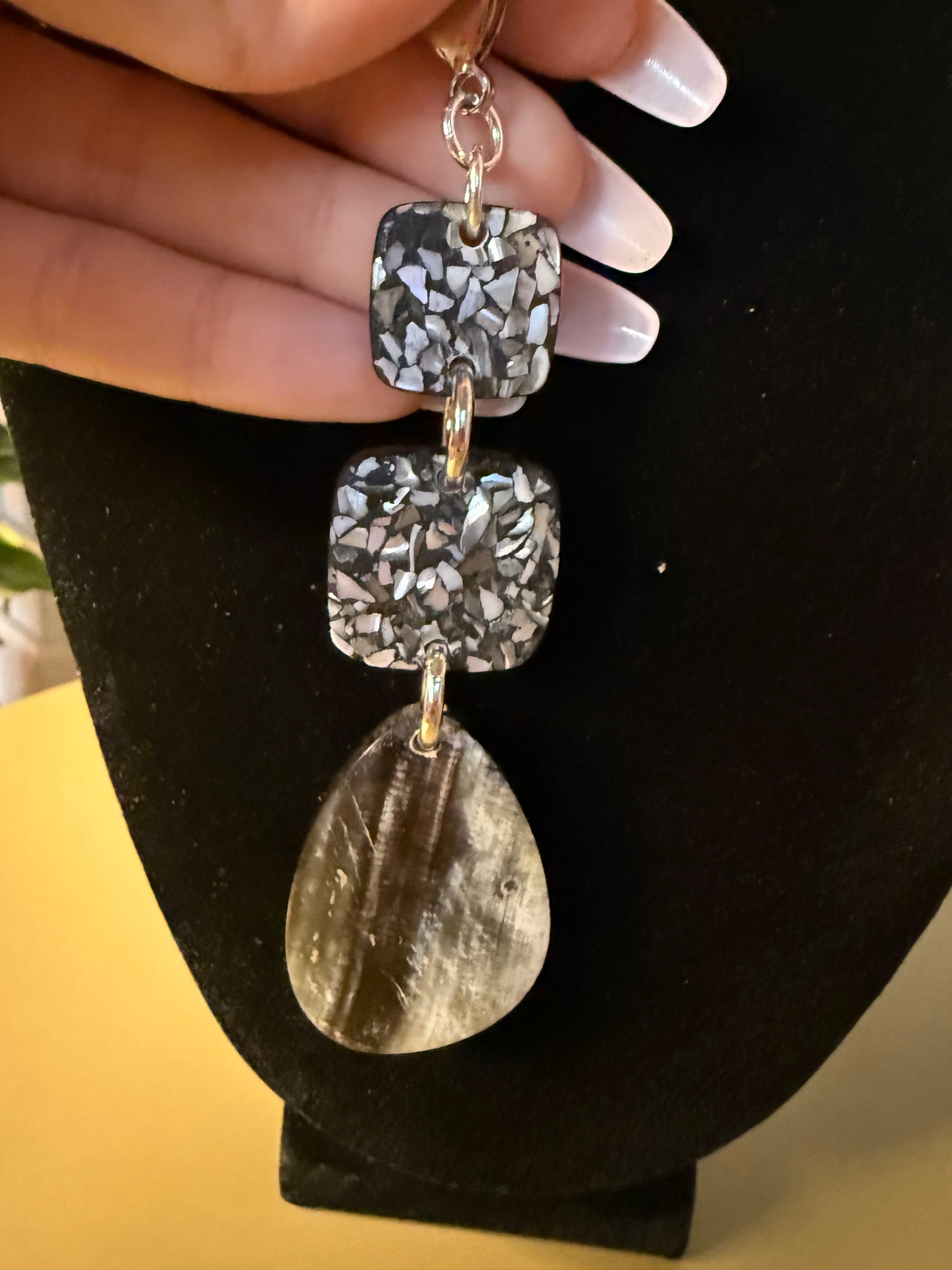CHARM FRANCINE BRAMLI: EN CORNE GRISE ET EFFET GRANIT
