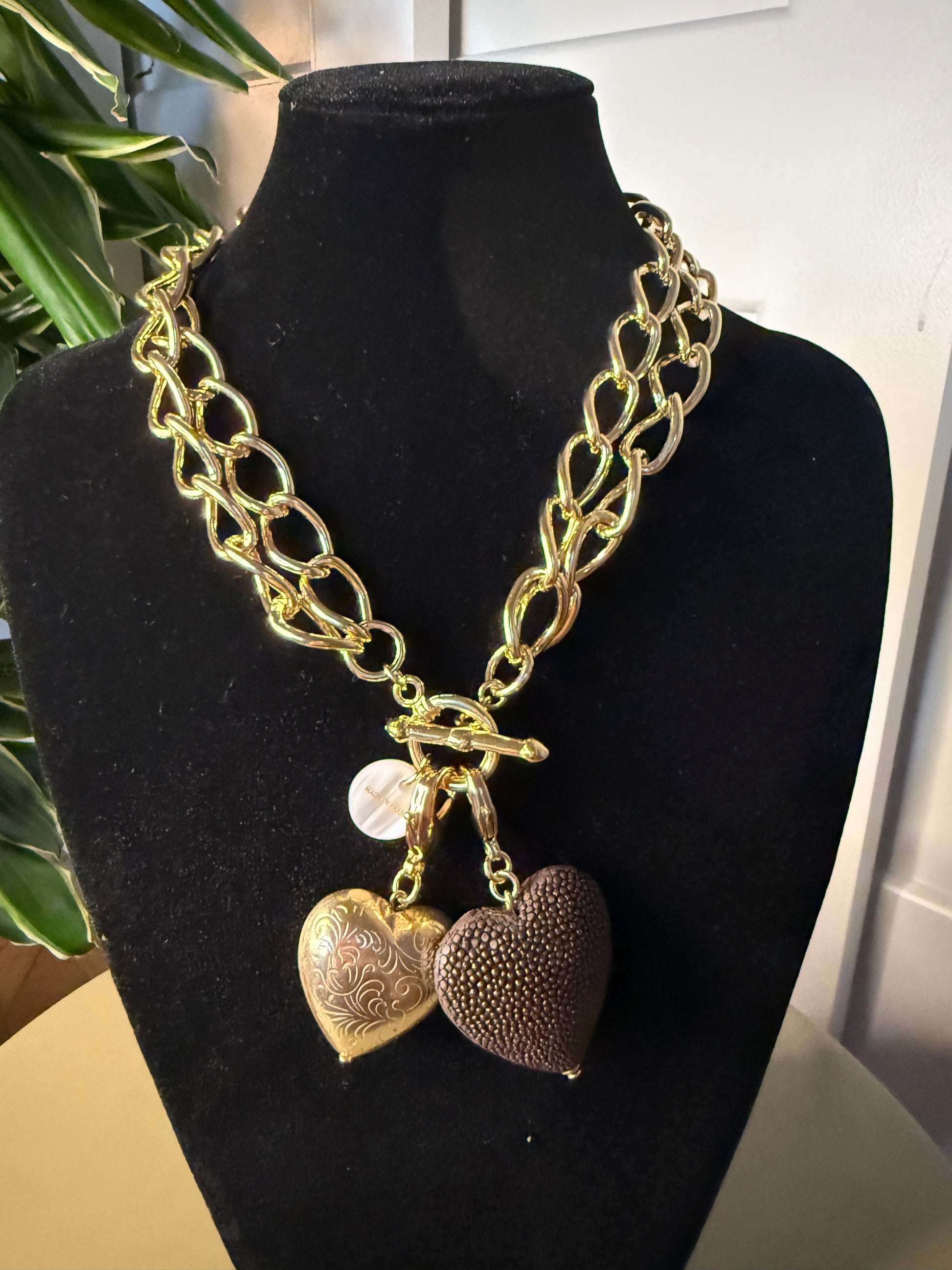 CHARM FRANCINE BRAMLI: COEUR EN GALUCHAT MARRON