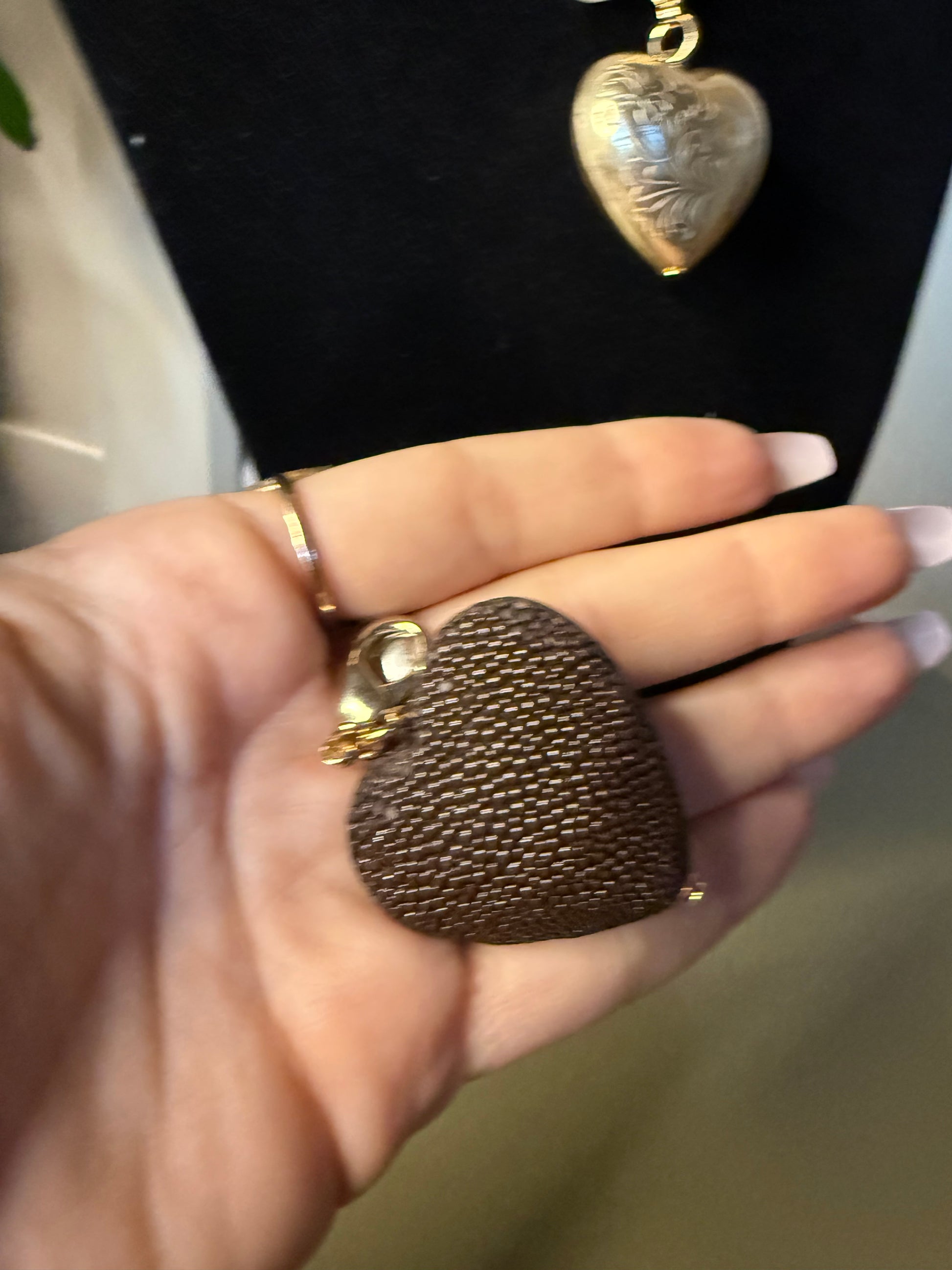 CHARM FRANCINE BRAMLI: COEUR EN GALUCHAT MARRON