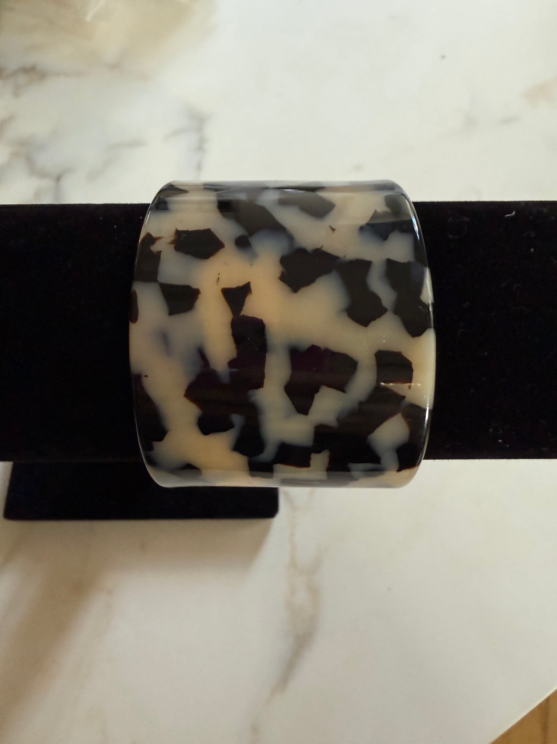 MANCHETTE FRANCINE BRAMLI: ECAILLE NOIR ET BLANC CLAIRE