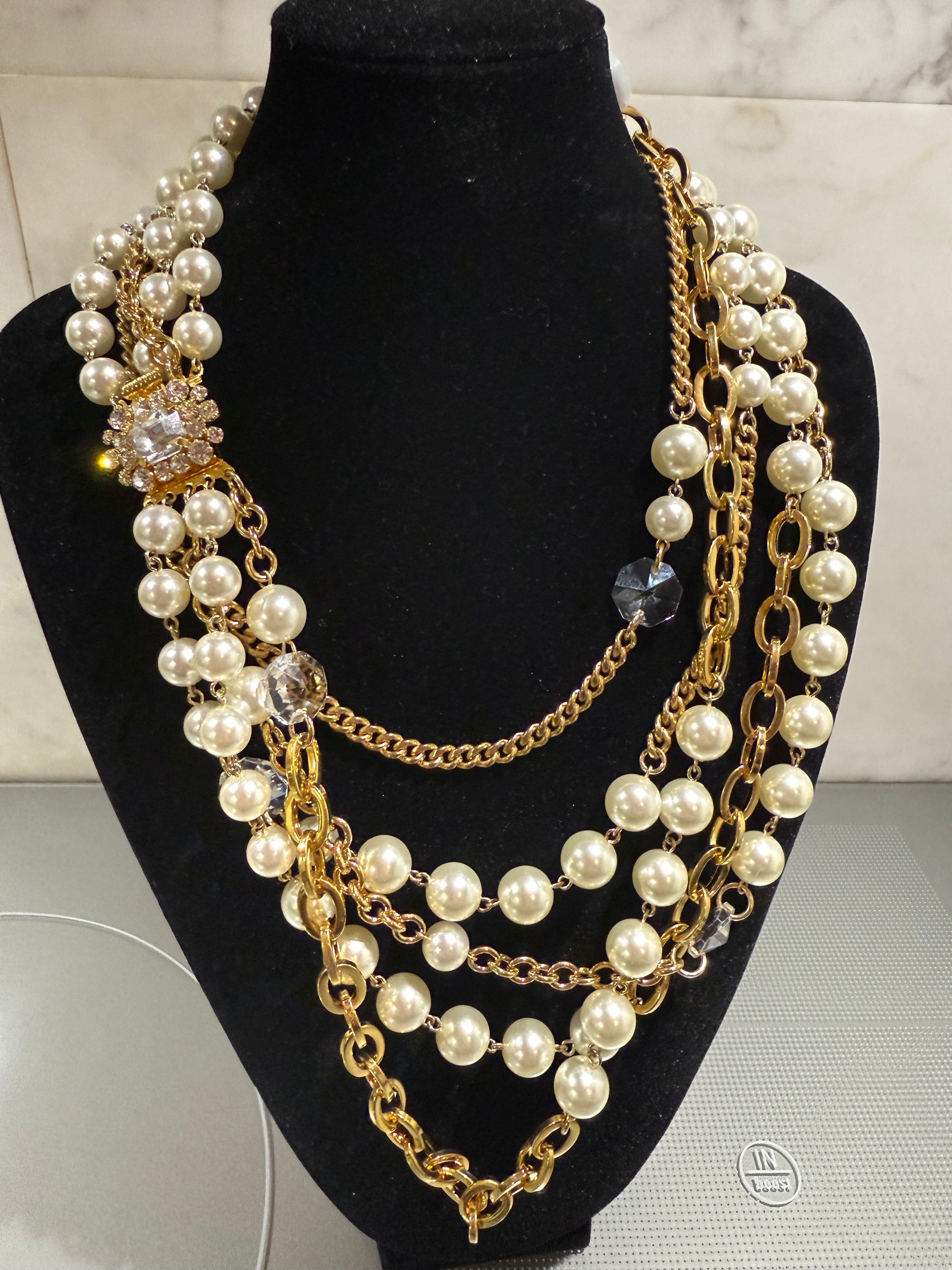 Collier FRANCINE BRAMLI: MULTI RANGS perles, cristaux et chaîne.