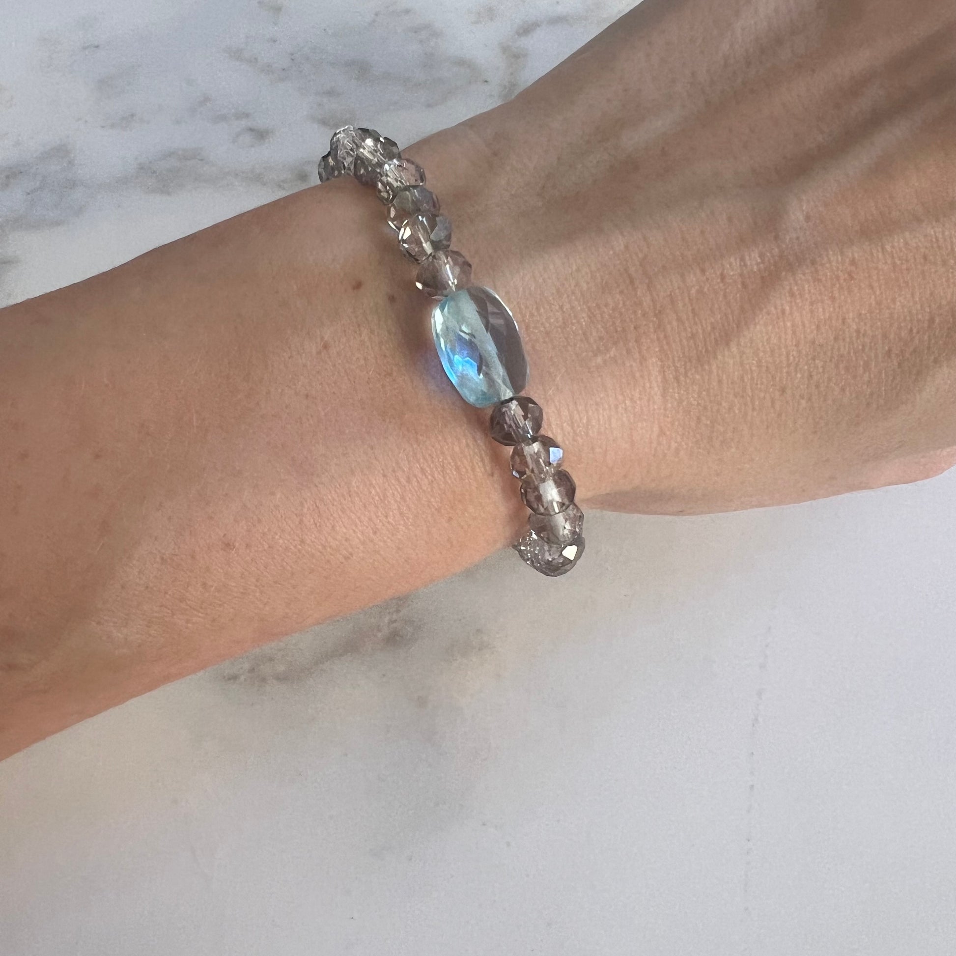 Bracelet Mille et une facette gris transparent et aiguës marine