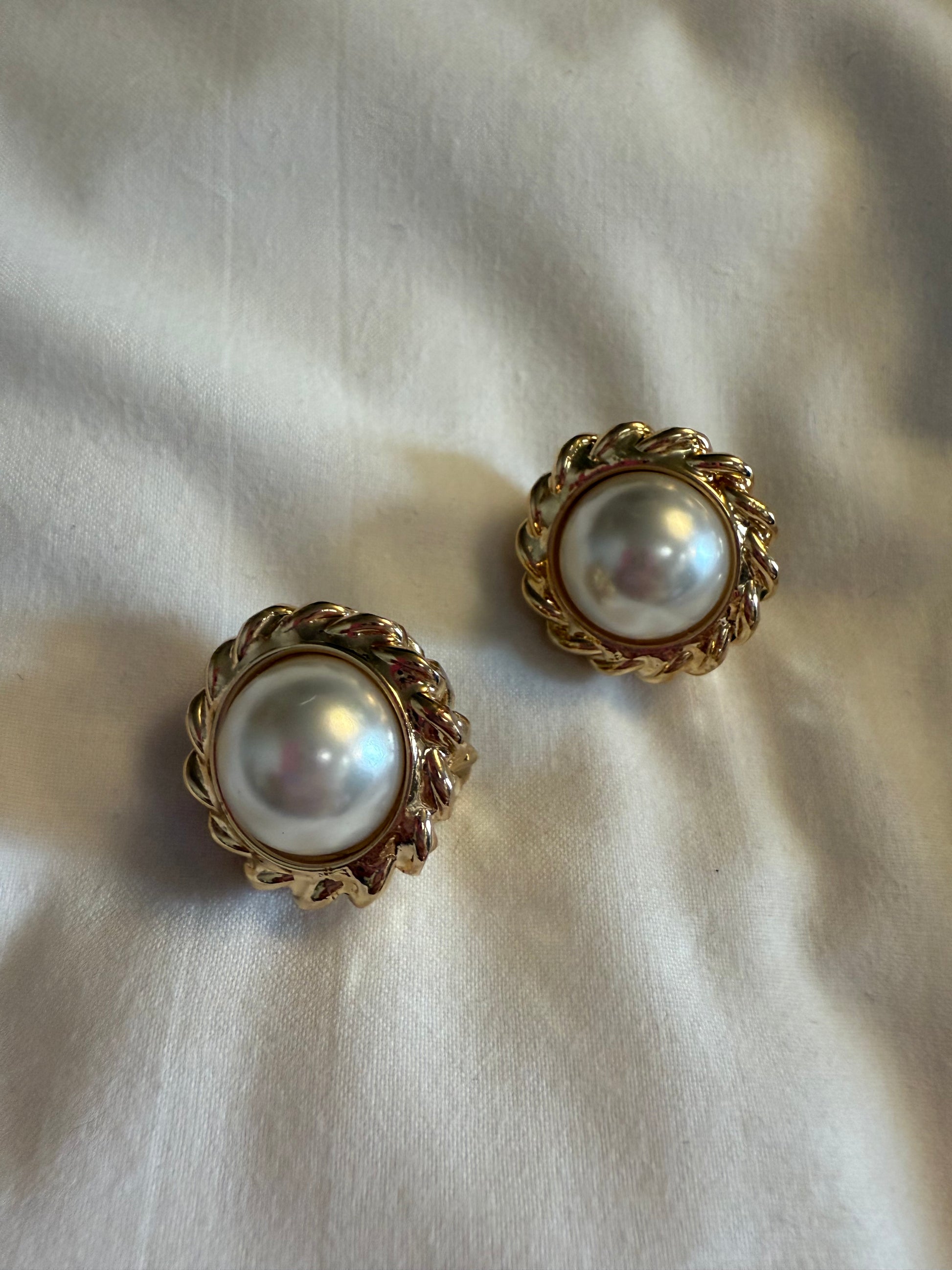 Boucles d’oreilles FRANCINE BRAMLI : édition limitée perles et chaînes dorées