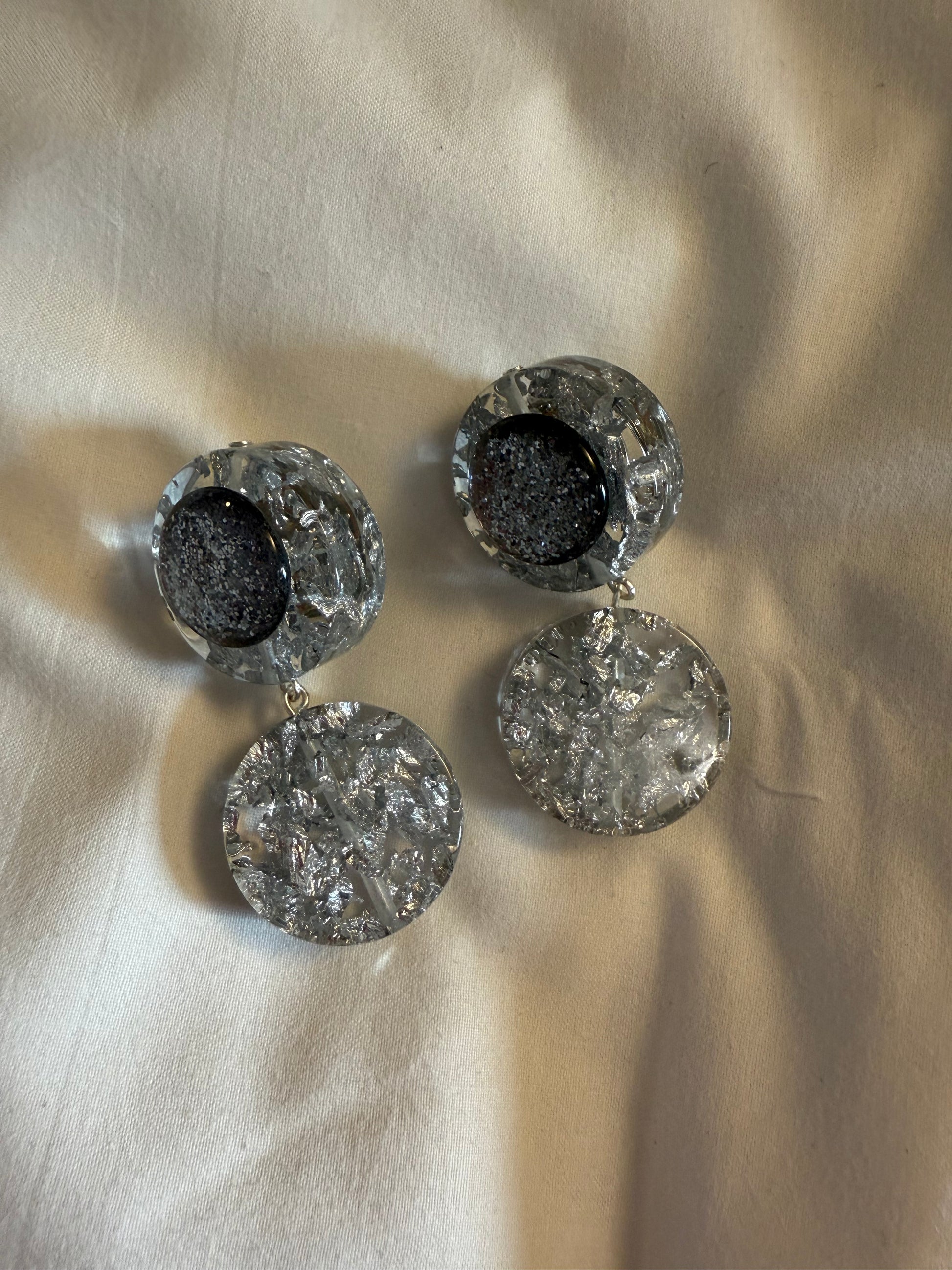 Boucles d’oreilles FRANCINE BRAMLI : édition limitée givrées avec feuilles d’argent