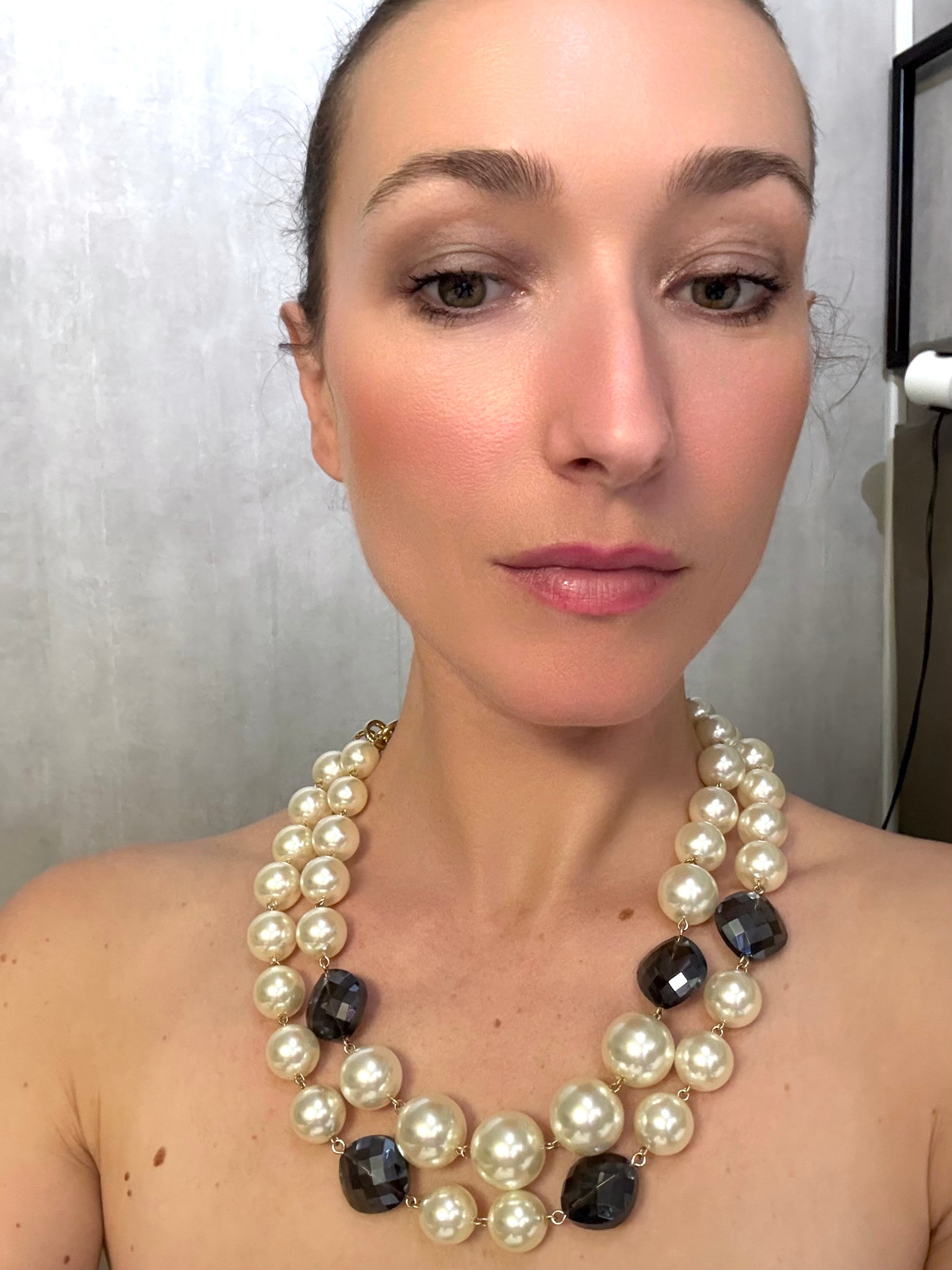 Collier 2 rangées FRANCINE BRAMLI: perles et cristaux anthracite.
