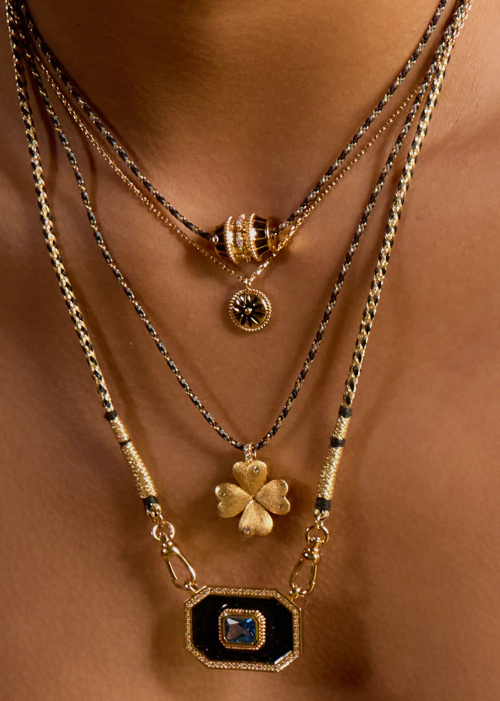 COLLIER - BLACK FLOWER