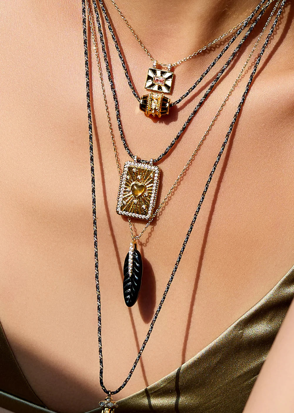 COLLIER - BLACK PLUME