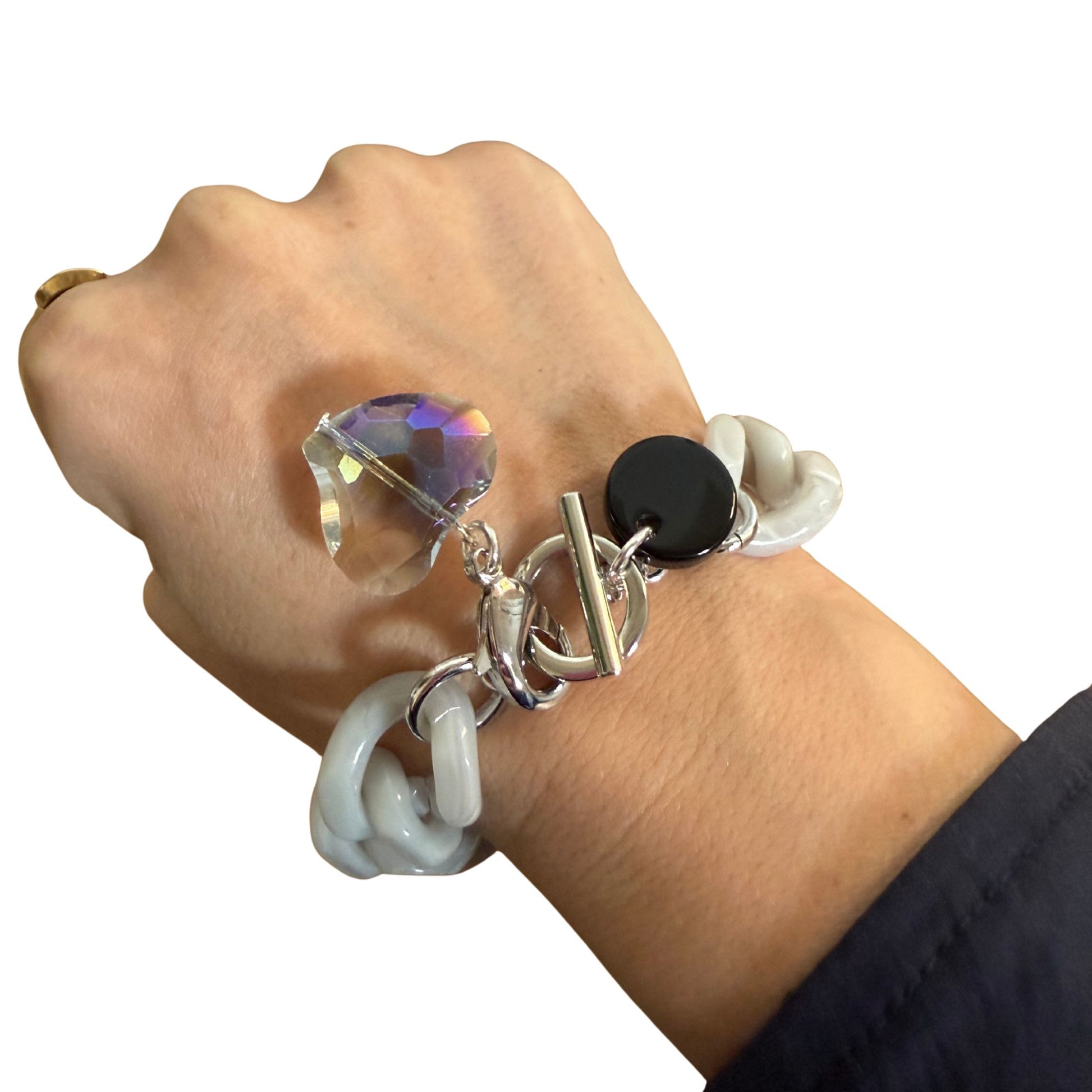 BRACELET FRANCINE BRAMLI: MAILLON GRIS MARBRÉ AVEC CHARM COEUR EN CRISTAL