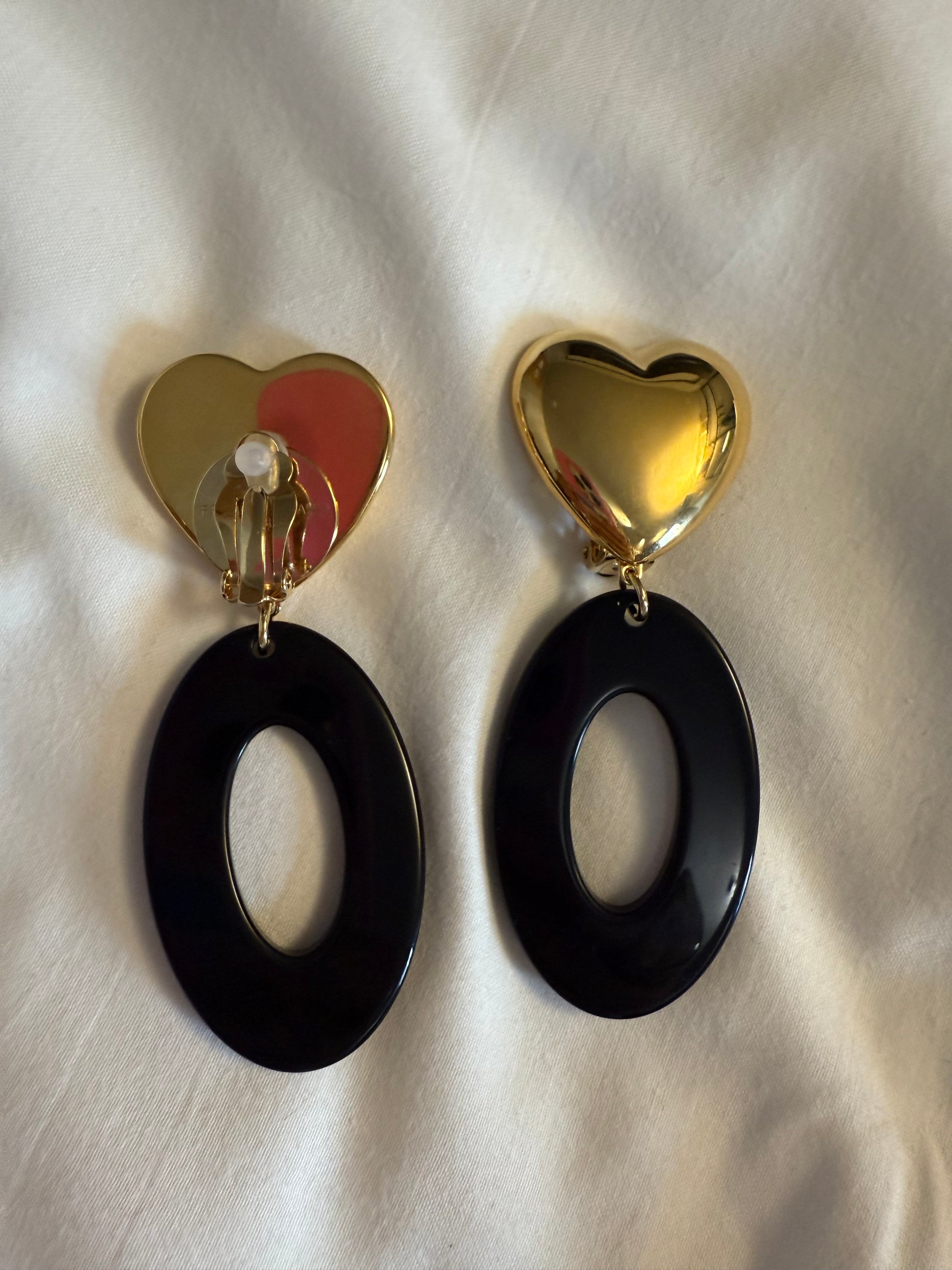 Boucles d’oreilles FRANCINE BRAMLI: édition limitée cœur doré et ovale noir