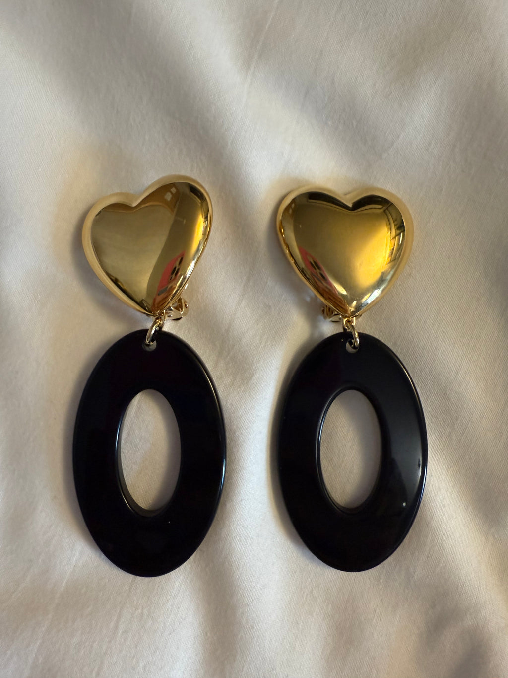 Boucles d’oreilles FRANCINE BRAMLI: édition limitée cœur doré et ovale noir