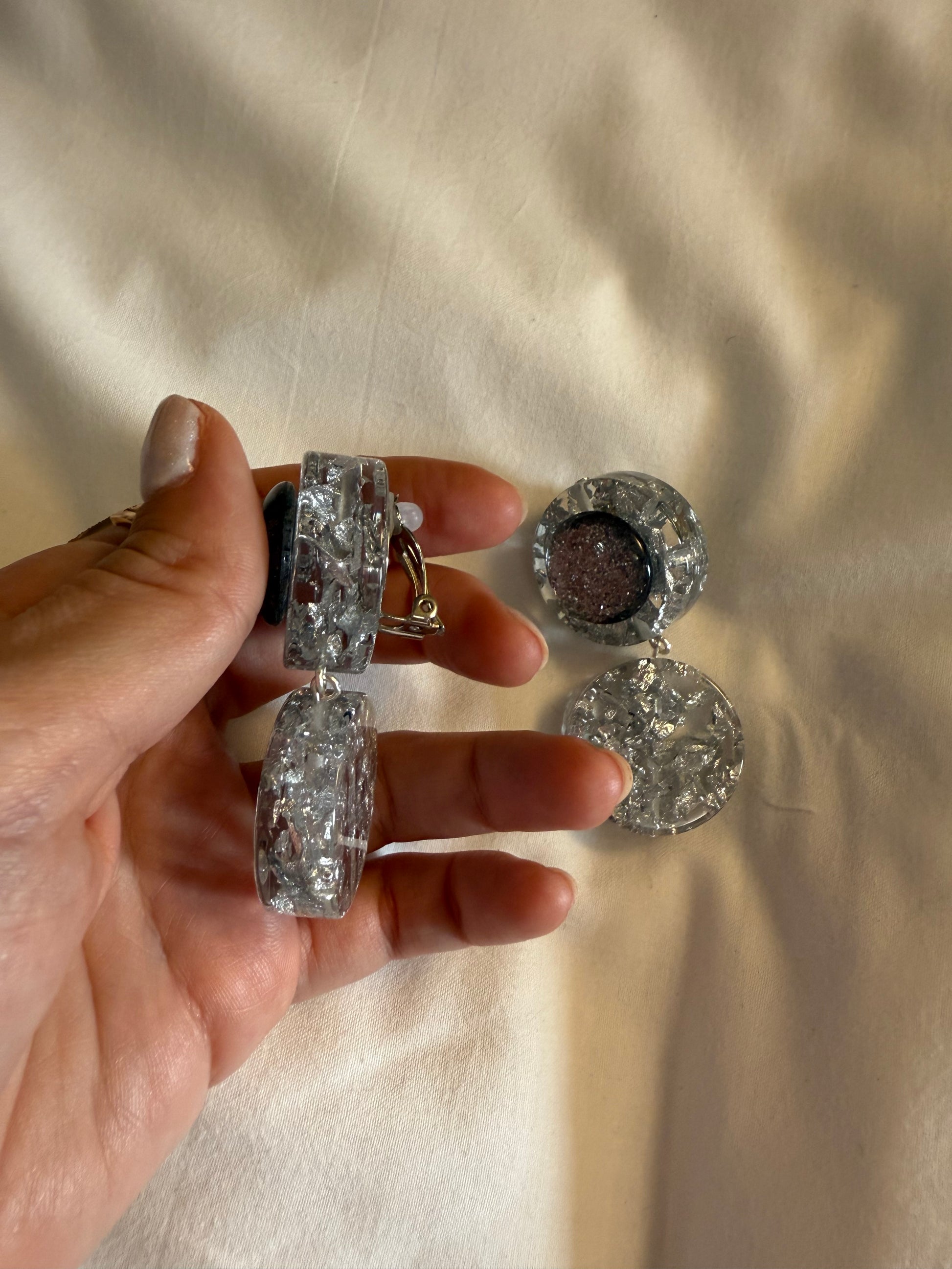 Boucles d’oreilles FRANCINE BRAMLI : édition limitée givrées avec feuilles d’argent