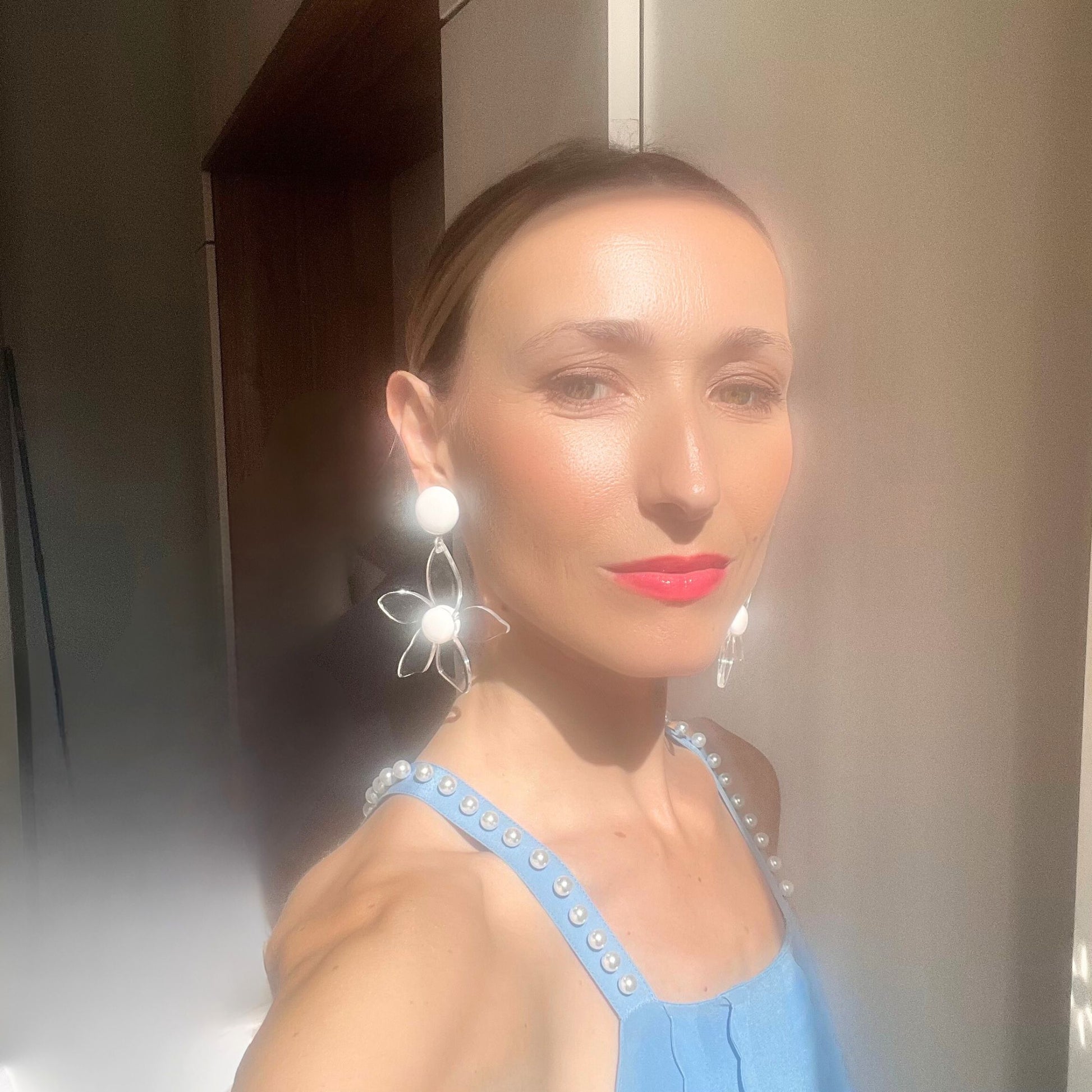 Boucle d'oreilles FRANCINE BRAMLI: FLORE BLANCHES ET TRANSPARENTES
