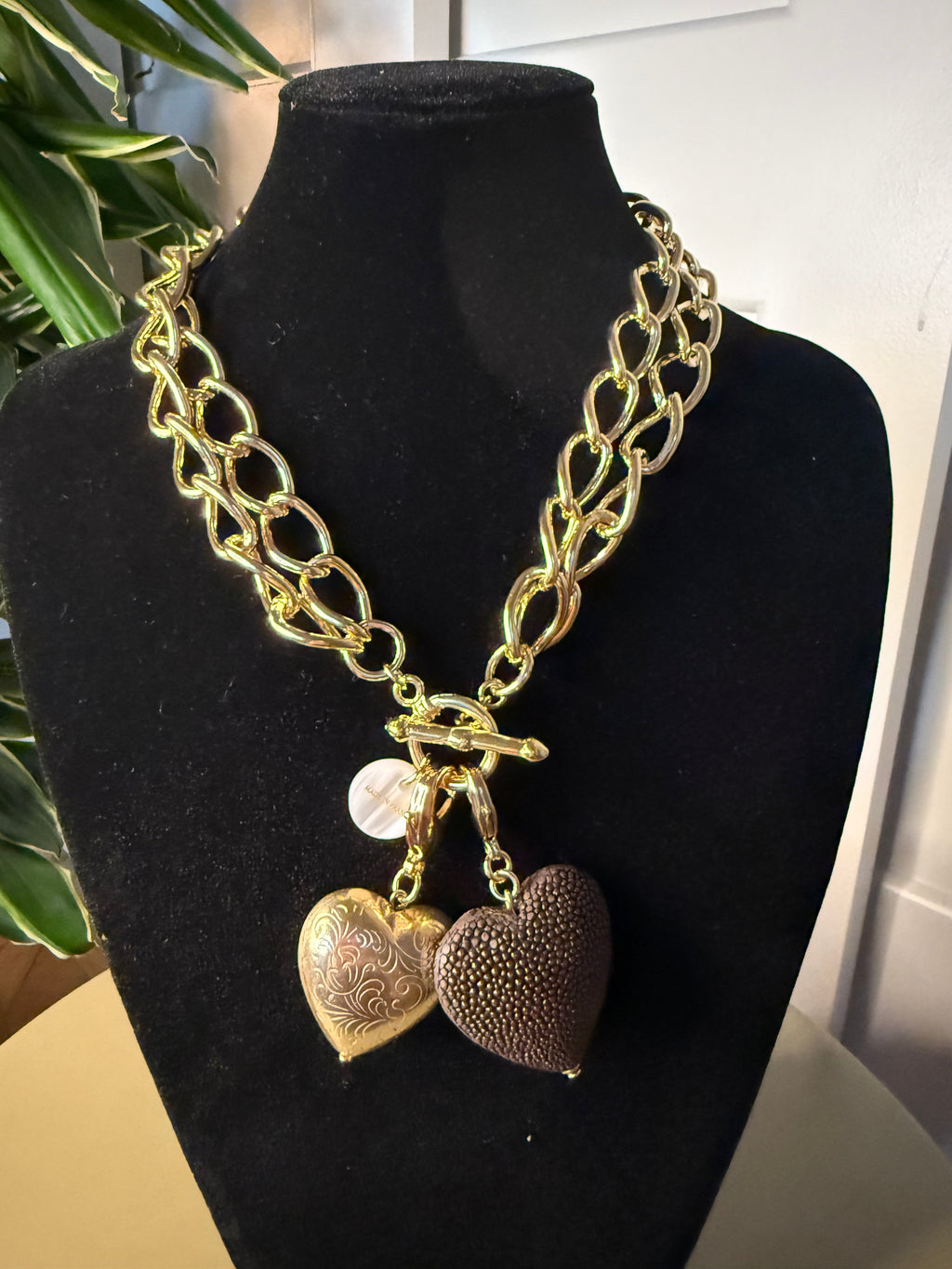 CHARM FRANCINE BRAMLI: COEUR EN GALUCHAT MARRON