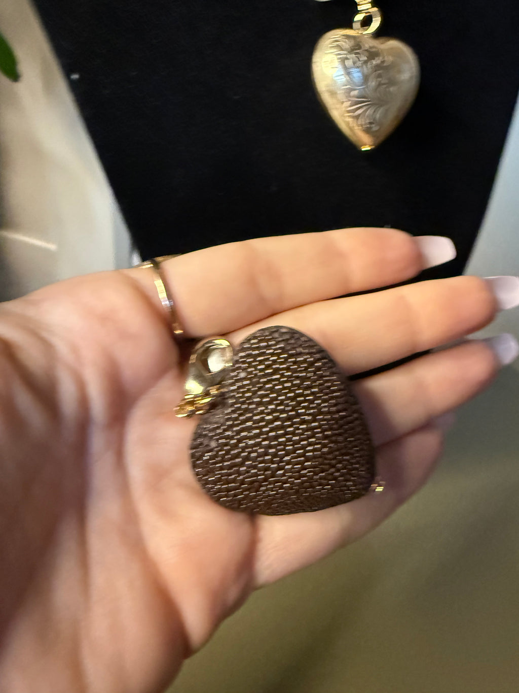 CHARM FRANCINE BRAMLI: COEUR EN GALUCHAT MARRON