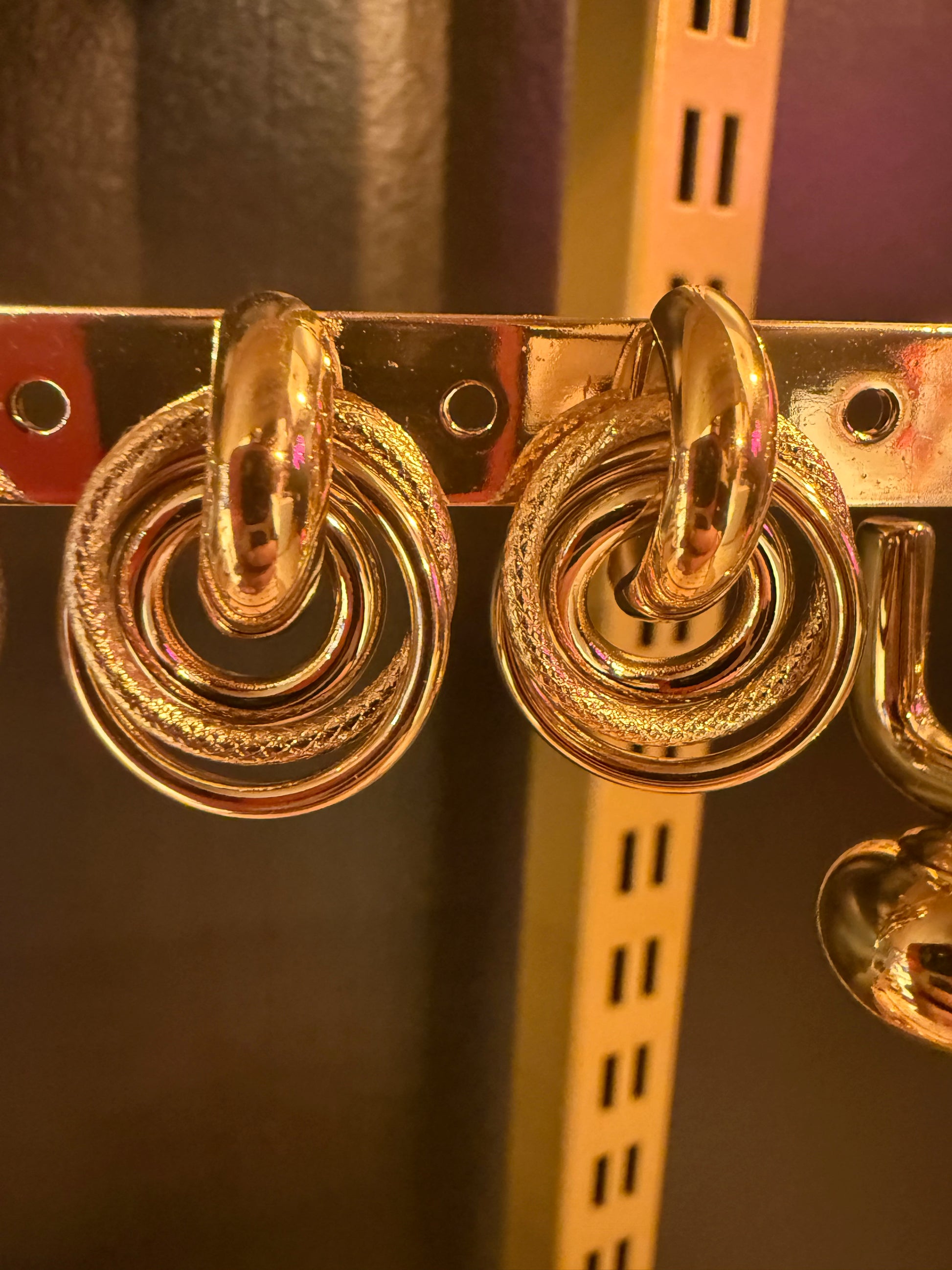 BOUCLES D'OREILLES NOEUD DORÉ