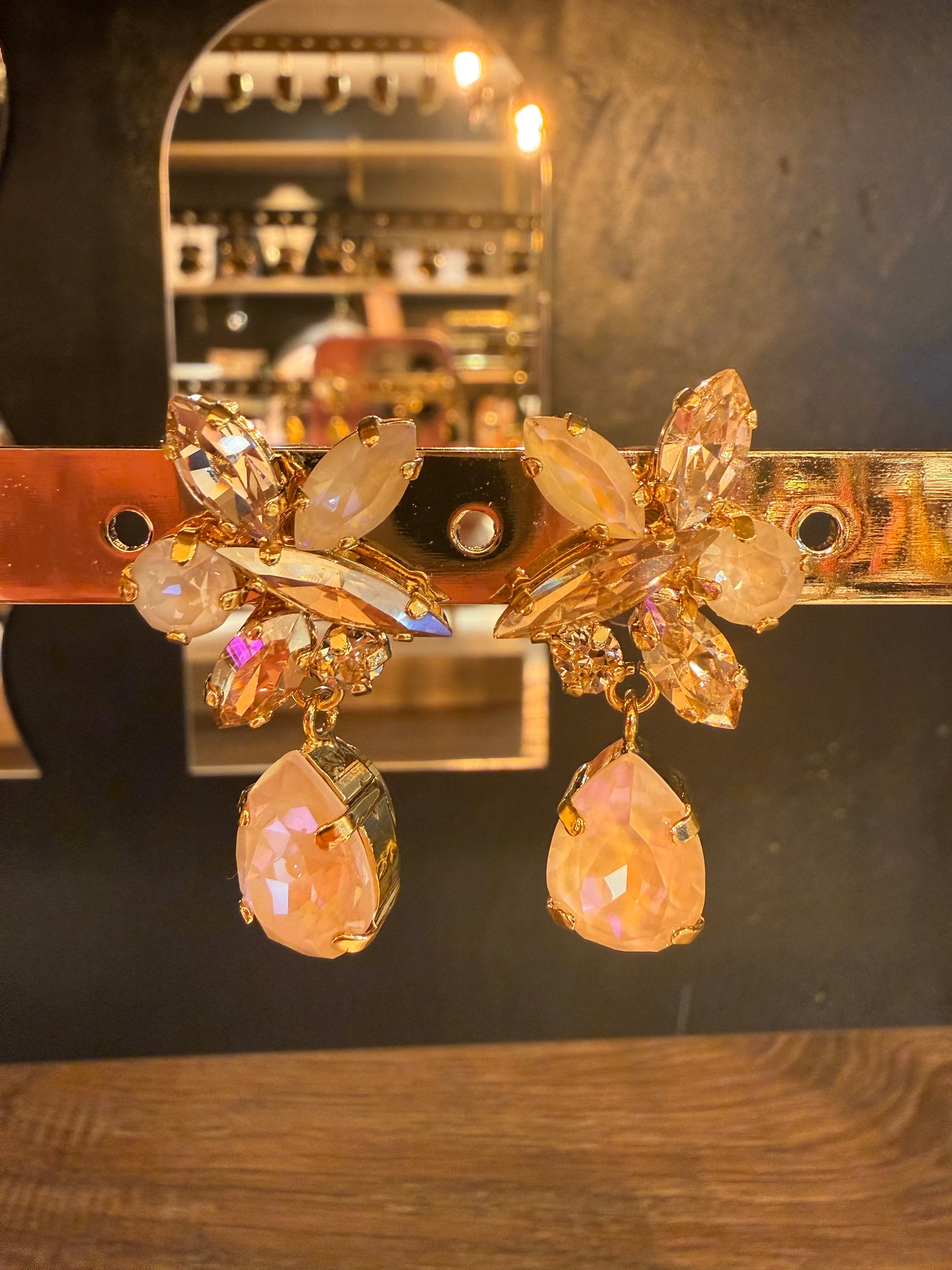 Boucle d'oreilles CREZUS NUDE multi cristaux et grosse poire nude.