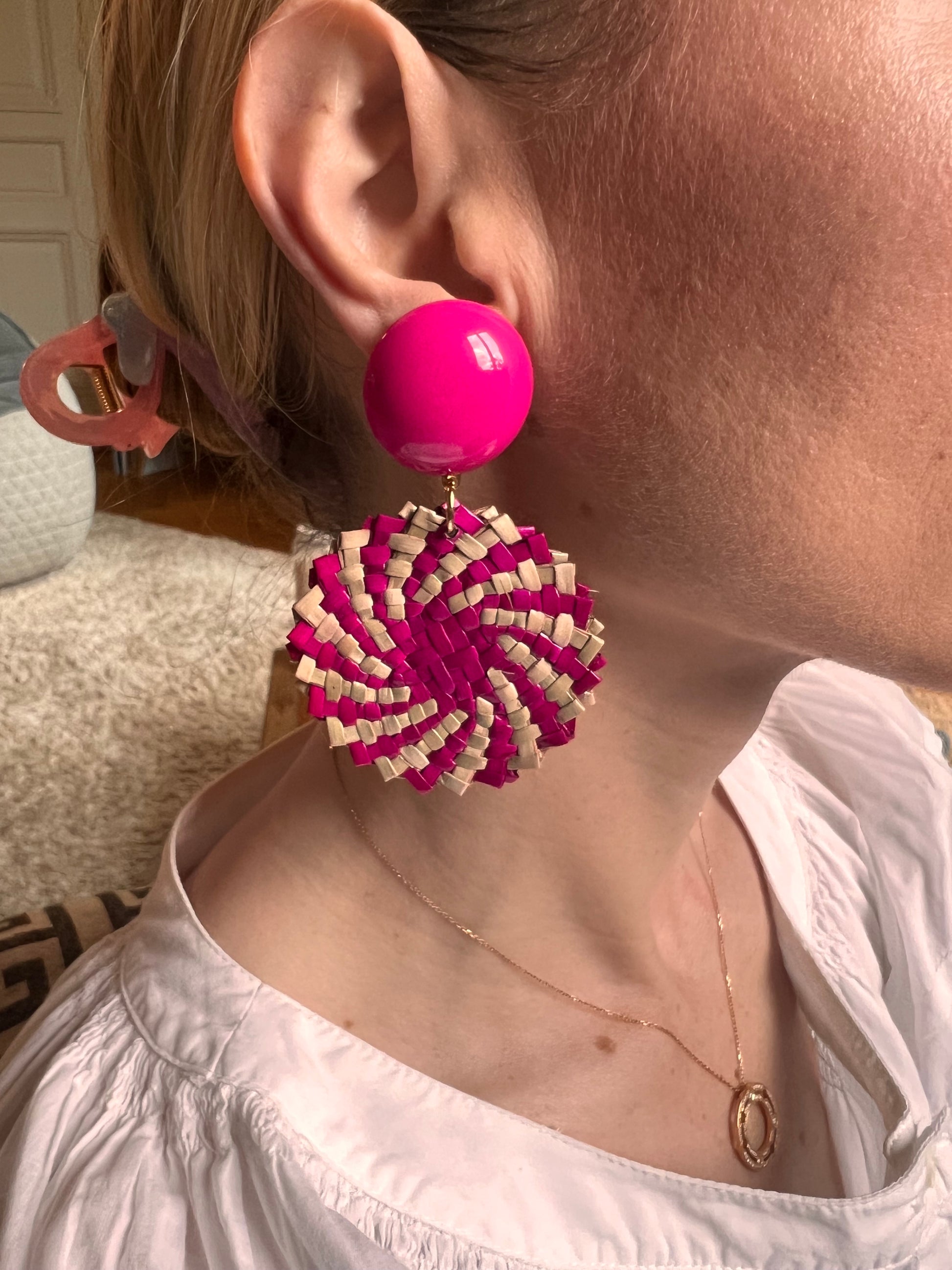 Boucles d'oreilles Francine Bramli: PLAGE M RAPHIA FUSHIA