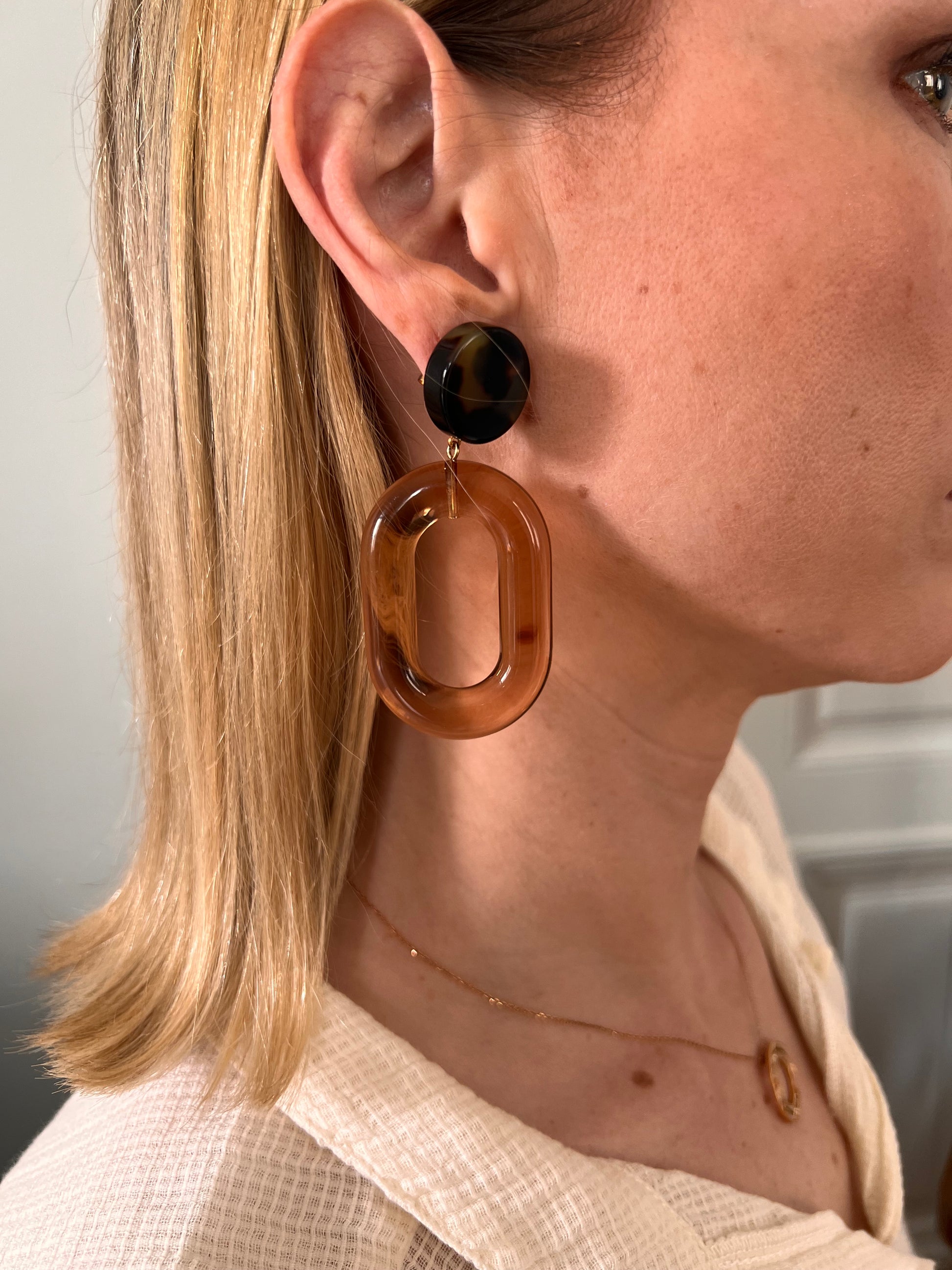 Boucles d'oreilles Francine Bramli: EDITION LIMITÉE CABOCHON ECAILLE ET OVALE