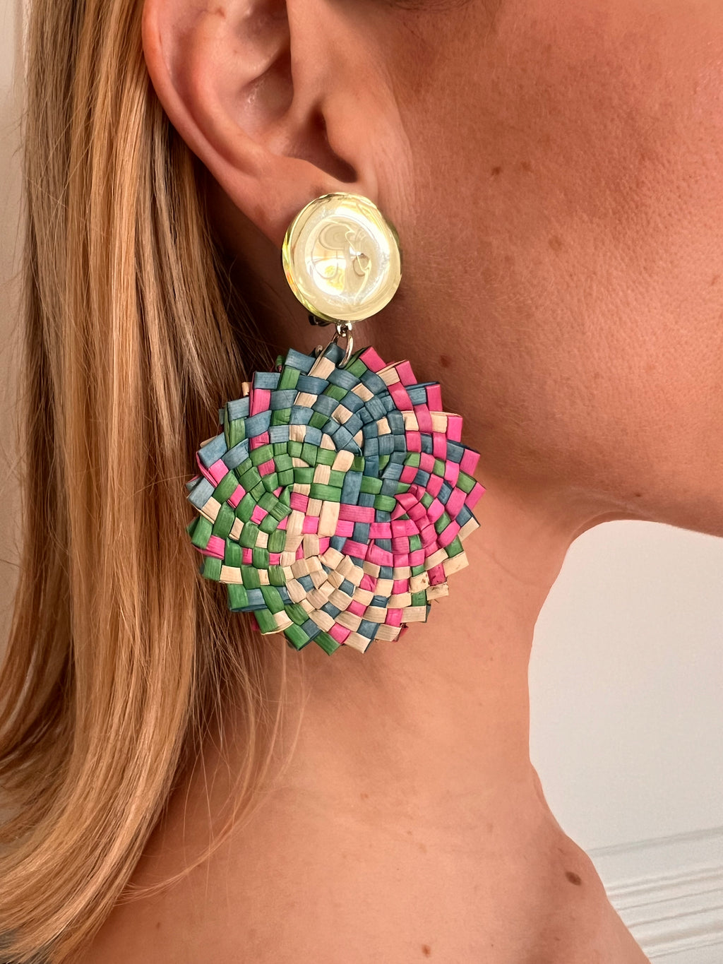 Boucles d'oreilles Francine Bramli: PLAGE M RAPHIA CABOCHON ANIS
