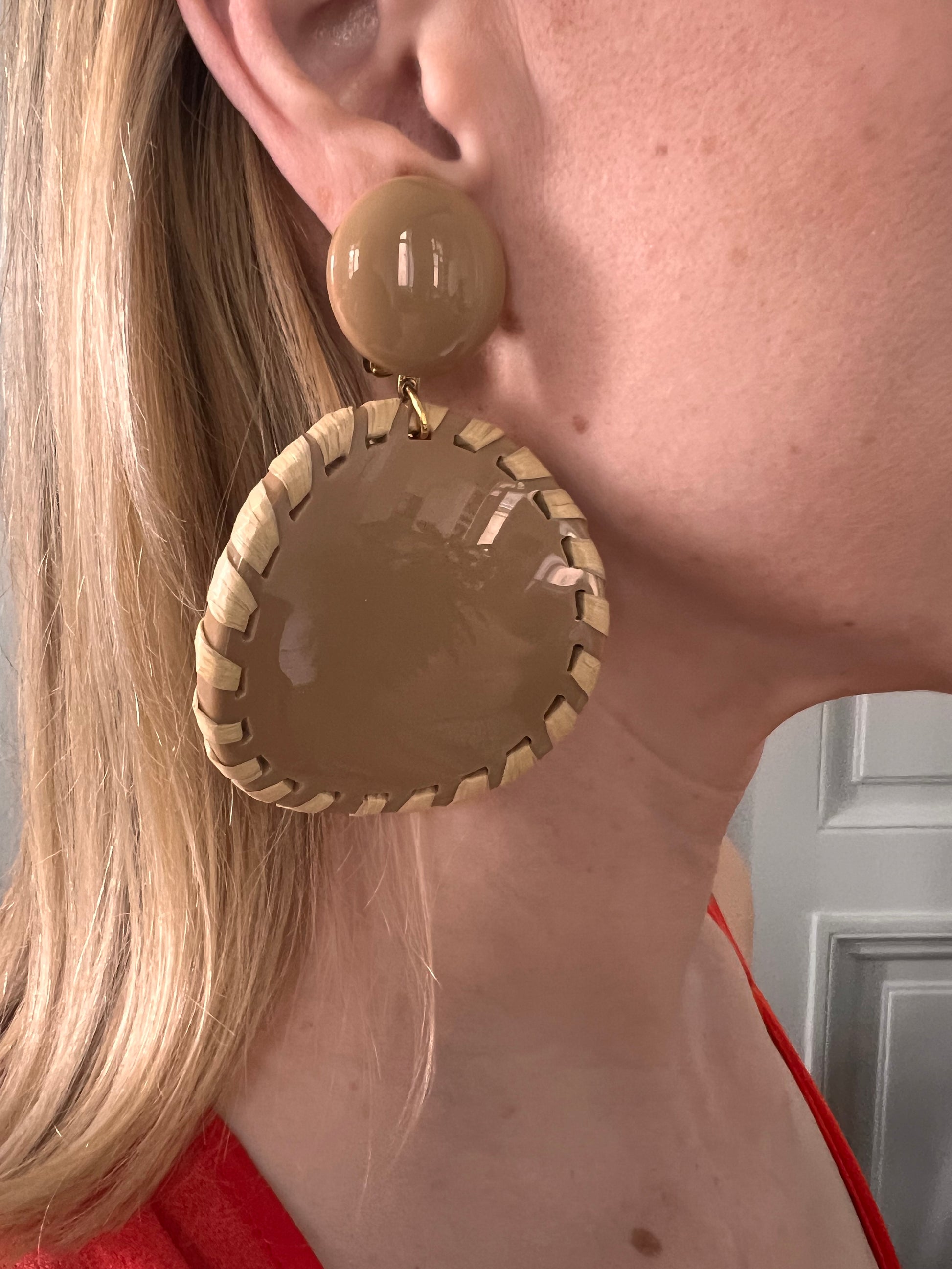 Boucles d'oreilles Francine Bramli: RAPHIA BEIGE