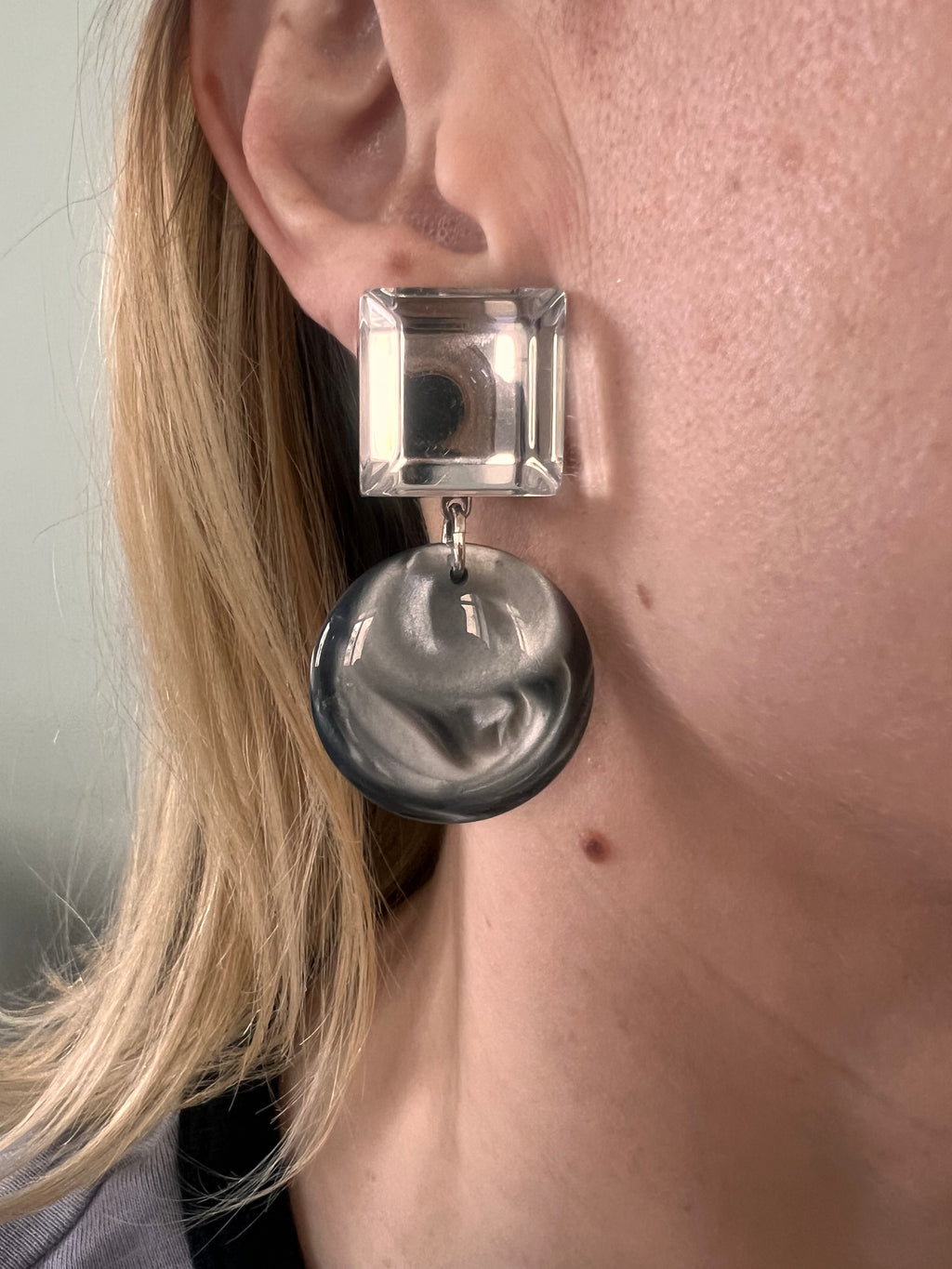 Boucles d'oreilles Francine Bramli: SALSA S GRISE ET STRASS
