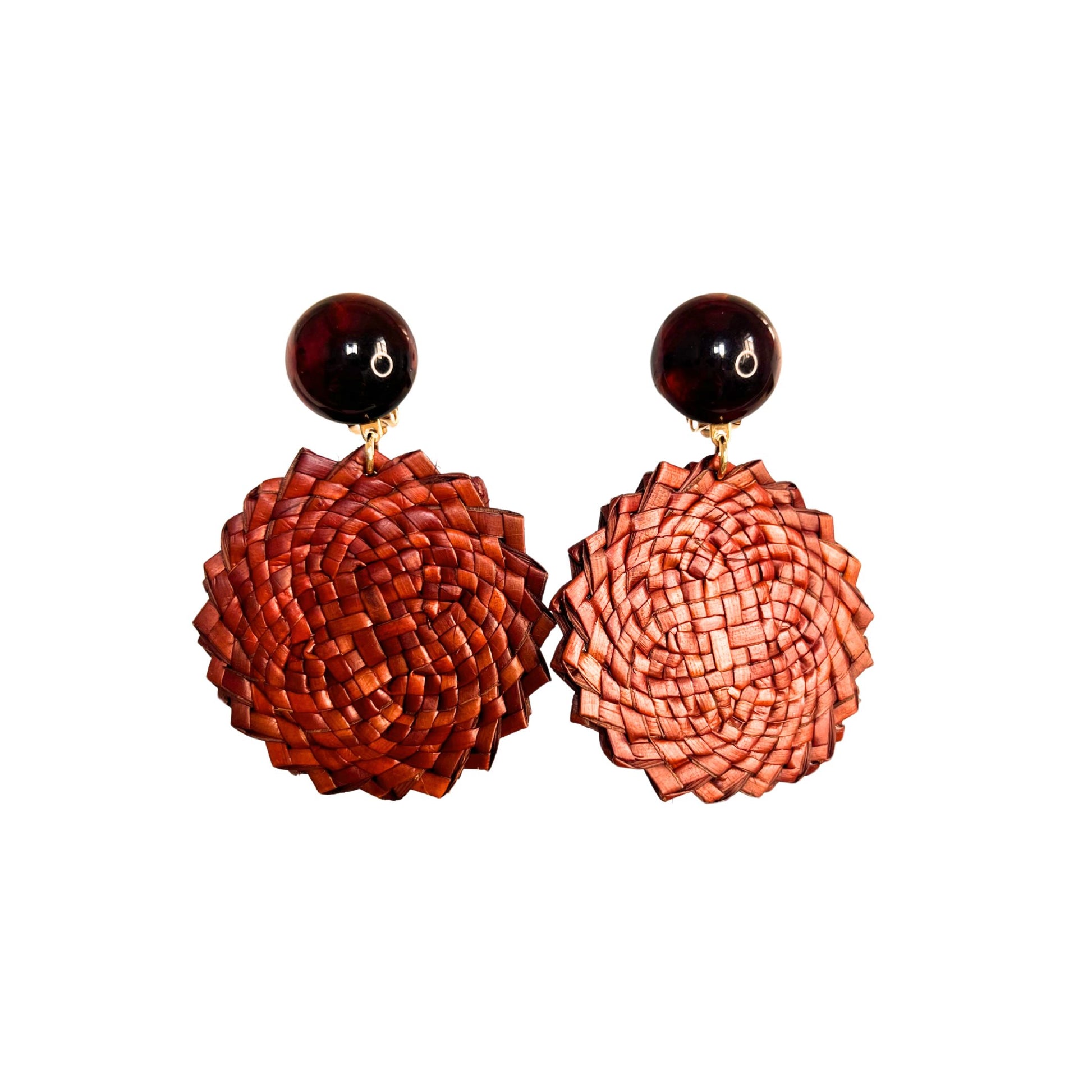 Boucles d'oreilles Francine Bramli: PLAGE M COULEUR MARRON ET CABOCHON ECAILLE