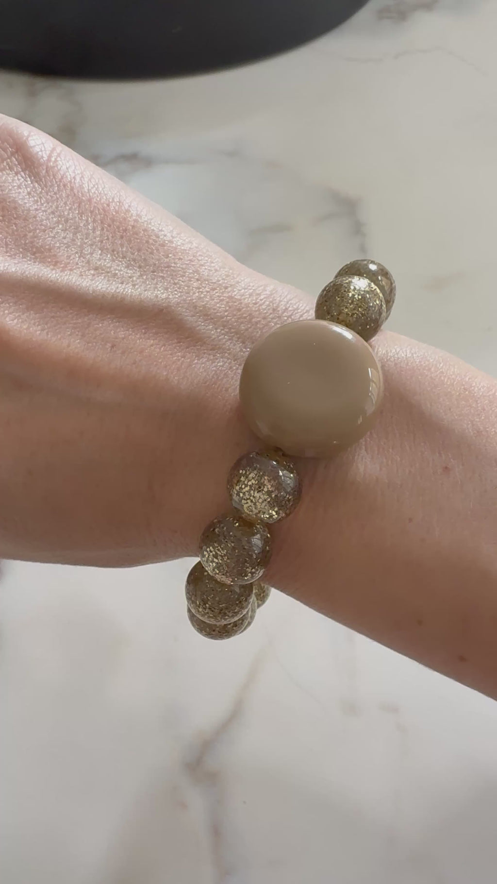 BRACELET BY GIGI: PERLES STRASS KAKI ET ELEMENT OLIVE