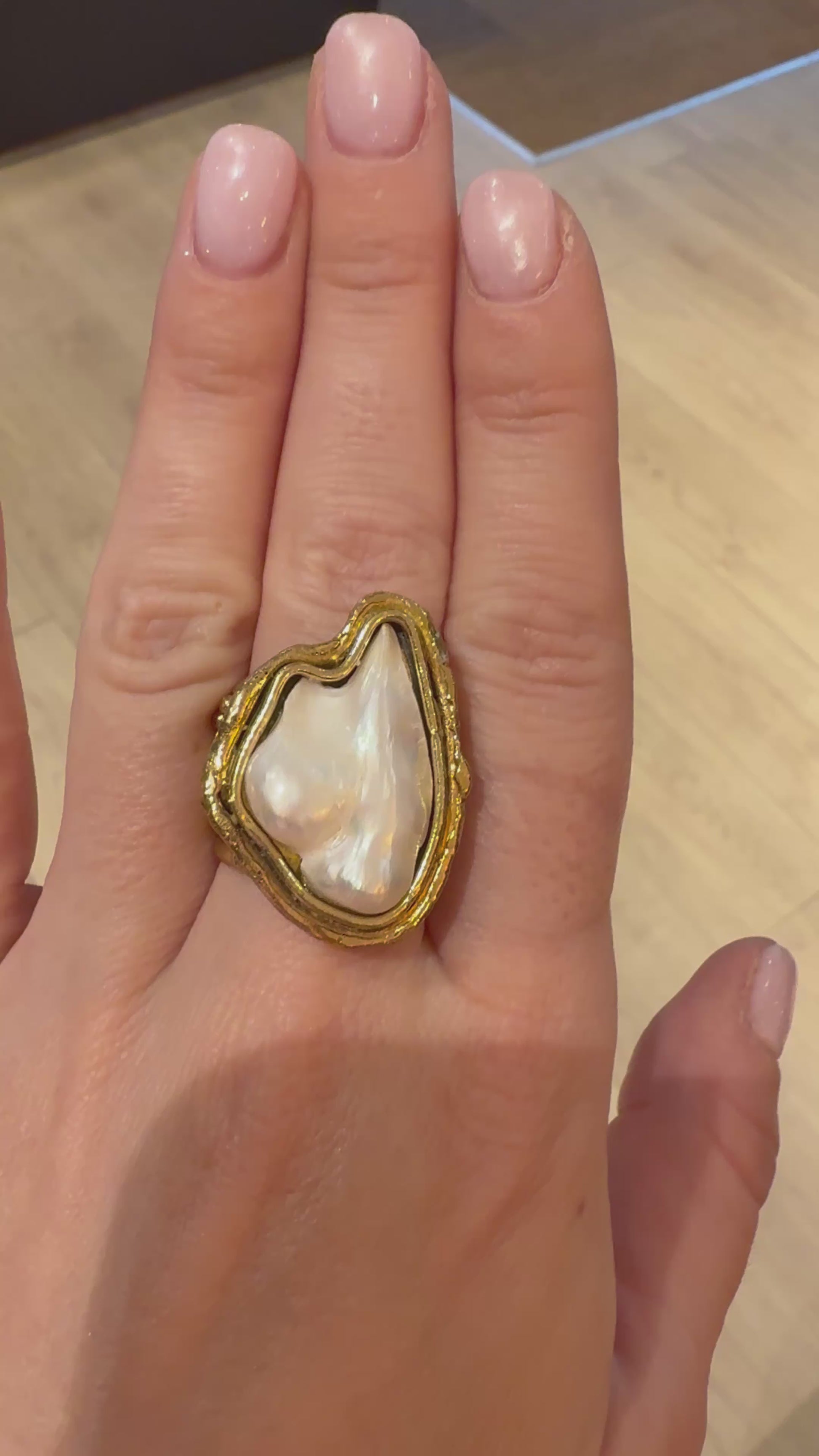 BAGUE AVEC PERLE BAROQUE